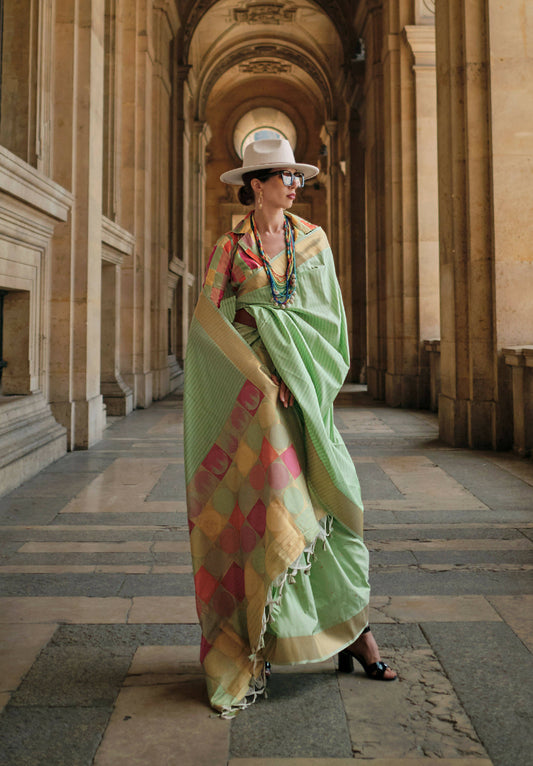 Envy Greensoft Handloom Sik Zari & Thread Work, Contrast Pallu Saree - Rajtex Kube Silk - Swadesiicart