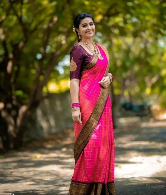 DEIANA'S Beautiful Designer Golden zari Soft Lichi Silk Saree - Pink - Swadesiicart