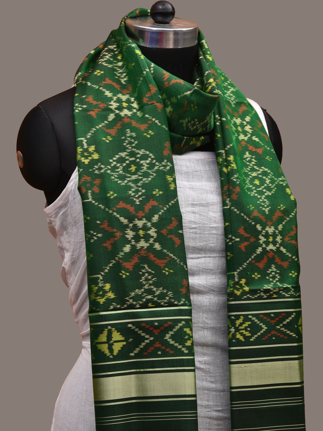 Green Pochampally Ikat Silk Handloom Dupatta with Grill Design - Global Threads | Swadesiicart