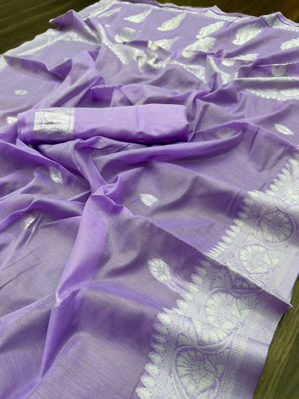 DEIANA'S Beautiful Designer Golden zari Soft Cotton Saree - Lavender - Swadesiicart