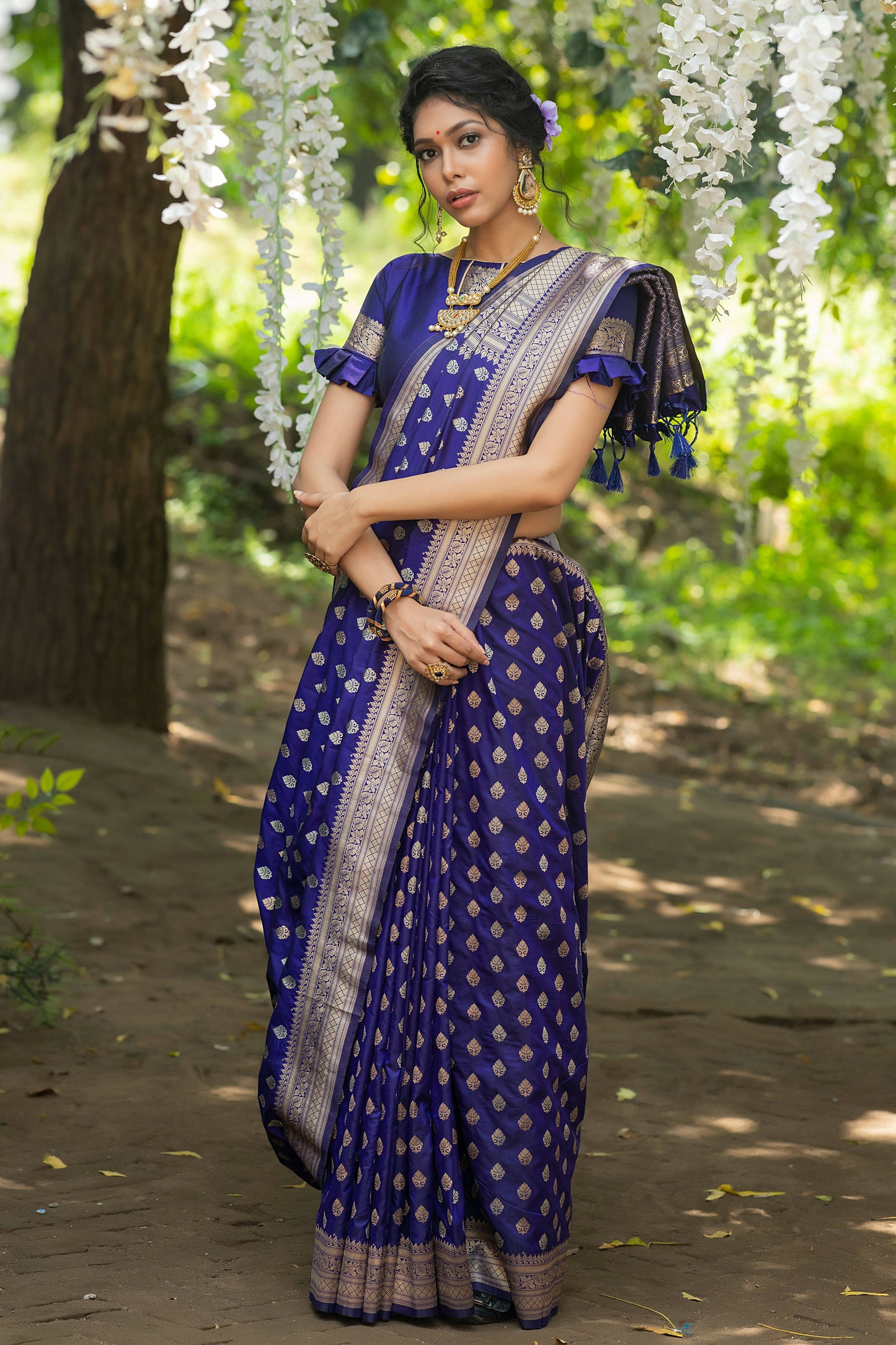 Vishnu Weaves Women's Royal Blue Banarasi Silk Zari Woven Saree with Unstitched Blouse - Swadesiicart