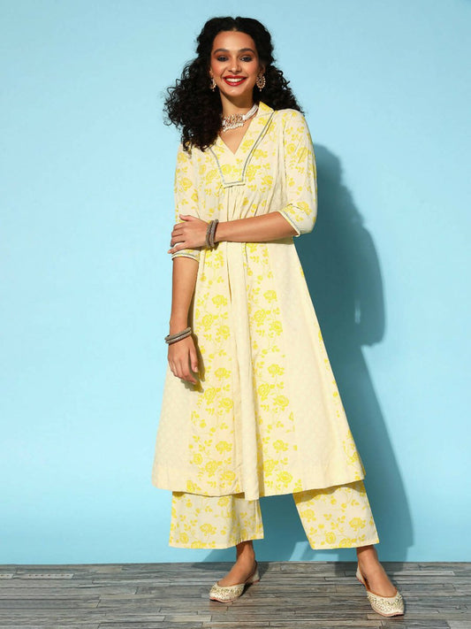 Ahalyaa Women Yellow Colour Crepe Printed Kurta Pant Set | Swadesiicart