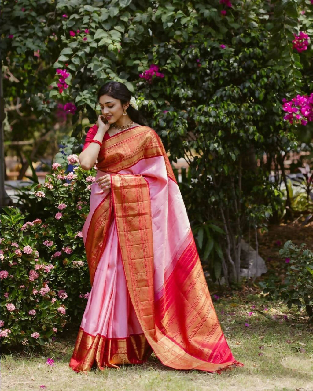 DEIANA'S Beautiful Designer Golden zari Soft Lichi Silk Saree - Baby pink - Swadesiicart