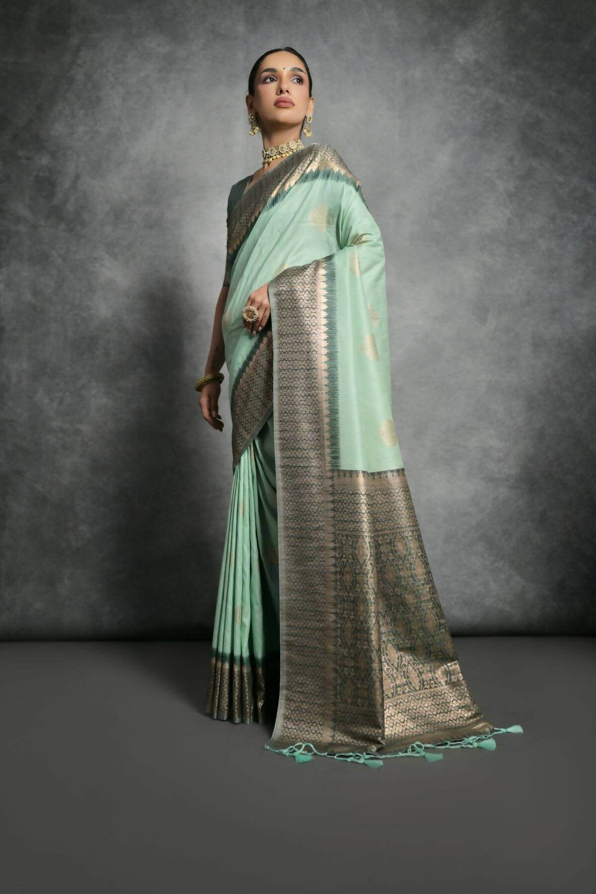 Vishnu Weaves Women's Sea-Green Tussar Silk Zari Woven Saree with Blouse - Swadesiicart