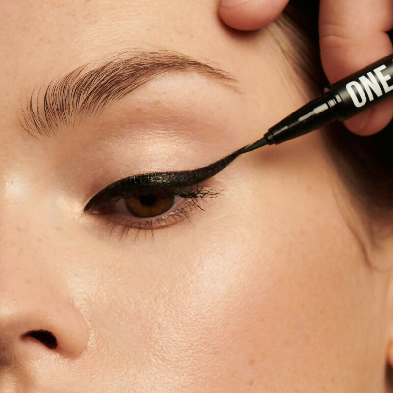 Inglot One Move Liquid Eyeliner - Swadesiicart