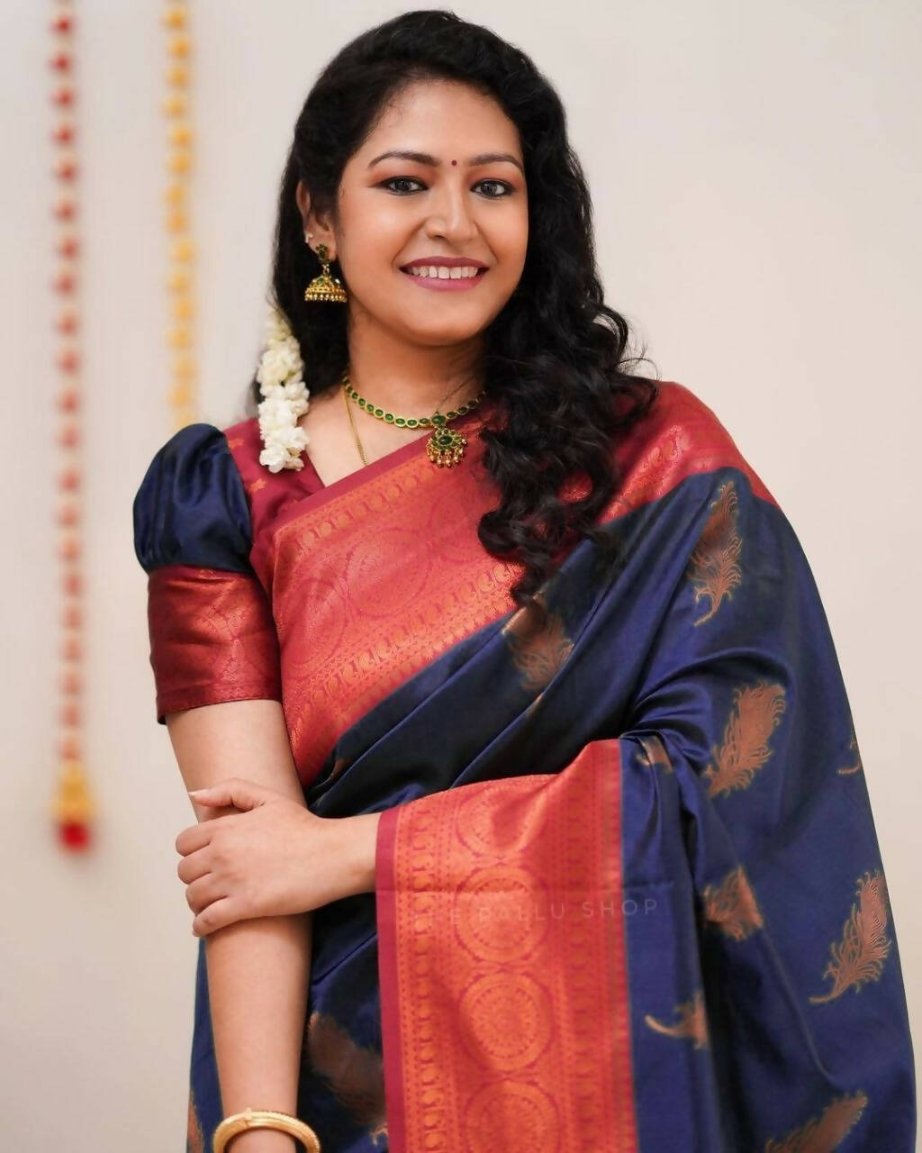 DEIANA'S Beautiful Designer Golden zari Soft Lichi Silk Saree - Navy Blue - Swadesiicart