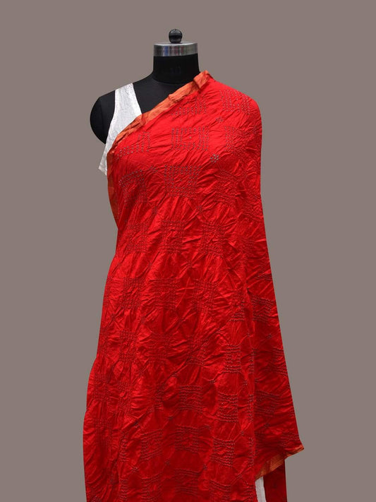 Red Bandhani Silk Handloom Dupatta with Geometric Design - Global Threads | Swadesiicart