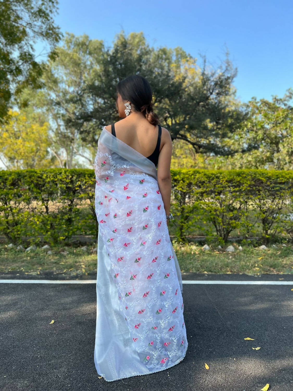 Vamsee White Organza Saree - Swadesiicart
