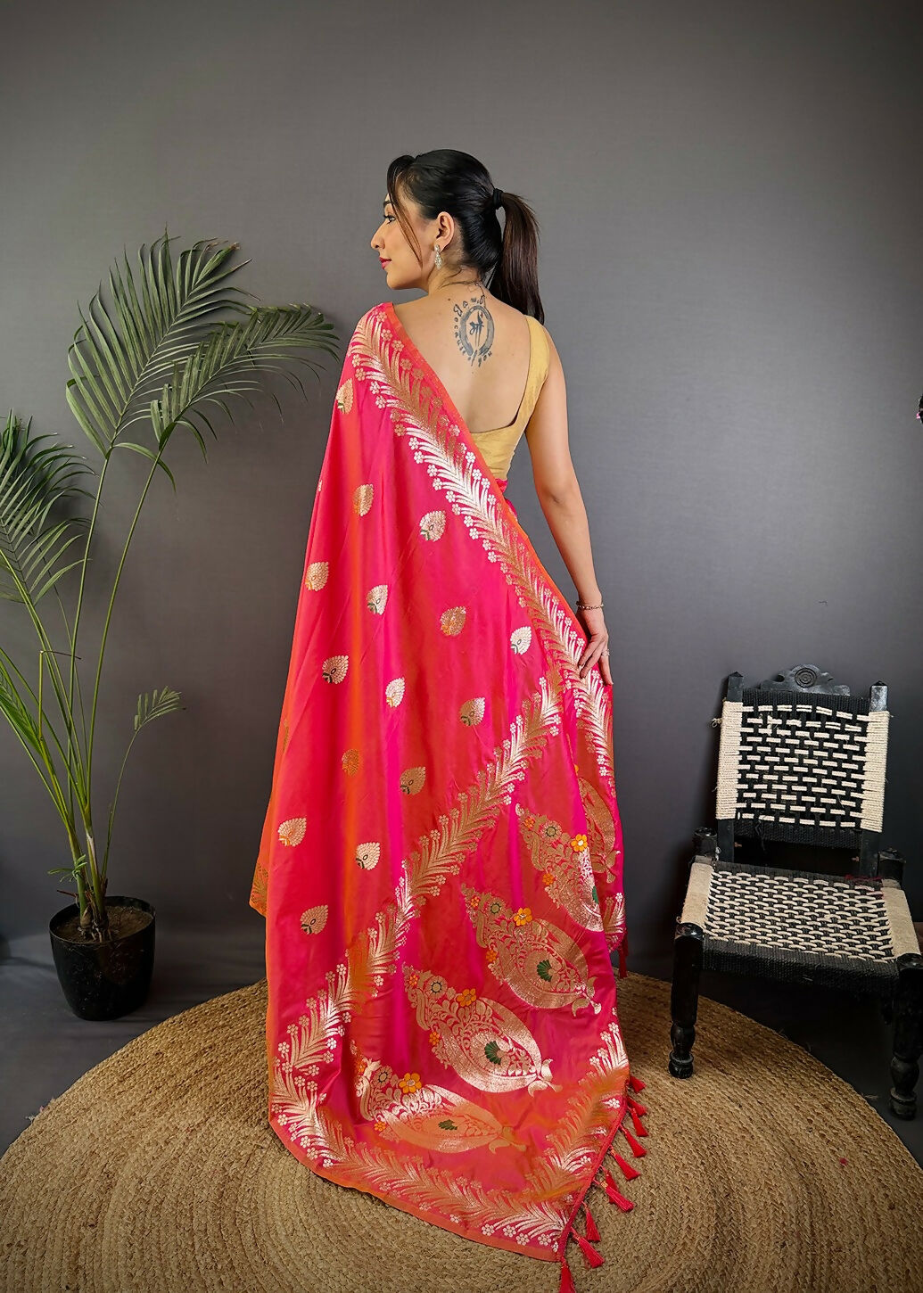 Joban Fashion Banarasi Pink Woven Soft Silk Saree | Swadesiicart