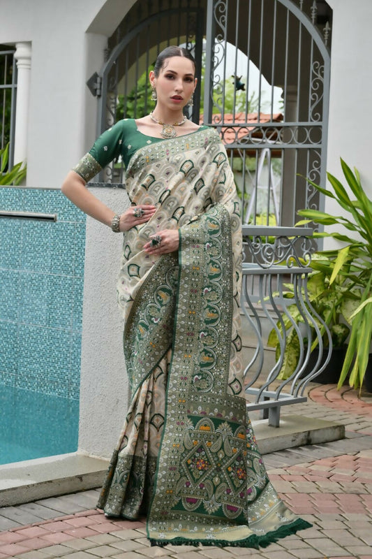 Vishnu Weaves Women's Green Banarasi Silk Patola Zari Woven Saree with Blouse - Swadesiicart