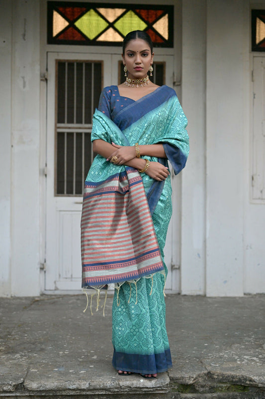 Vishnu Weaves Women's Sea-Green Raw Silk Saree with Blouse - Swadesiicart