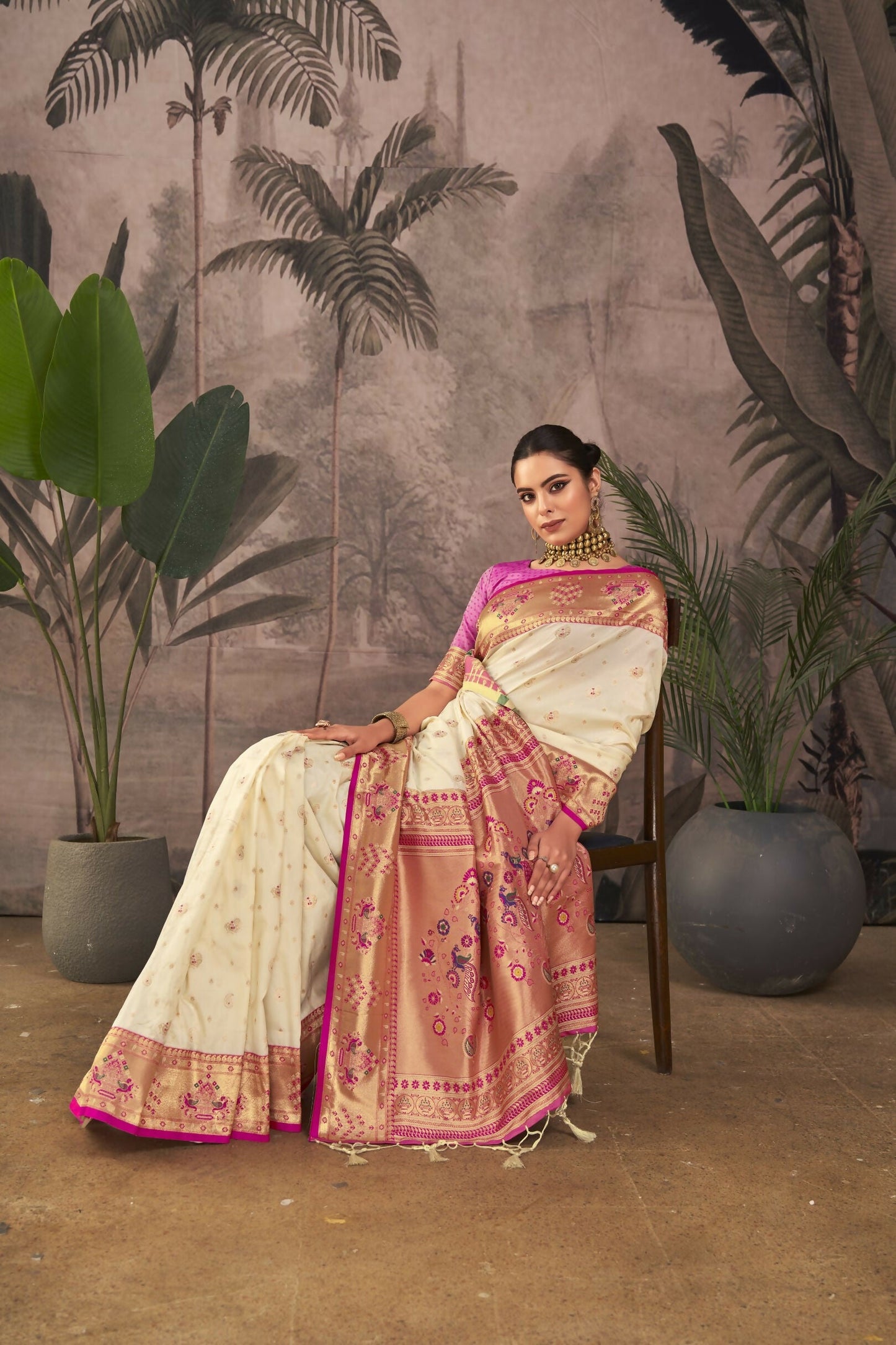 Vishnu Weaves Women's White Paithani Silk Saree with Blouse - Swadesiicart