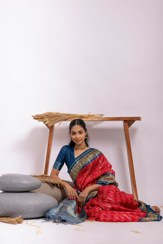 Vishnu Weaves Women's Red Soft Tussar Silk Zari Woven Saree with Blouse - Swadesiicart
