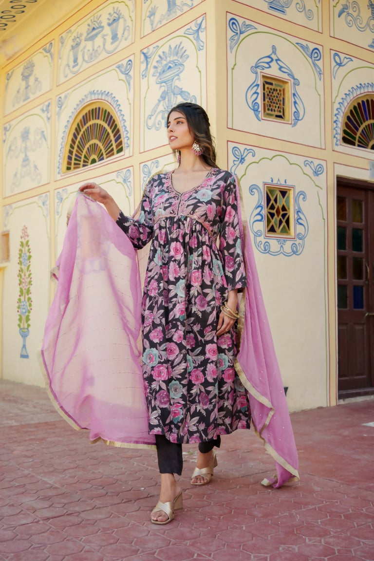 Vaasva Women Rani Muslin Embroidered Kurta, Pant & Dupatta Set | Swadesiicart
