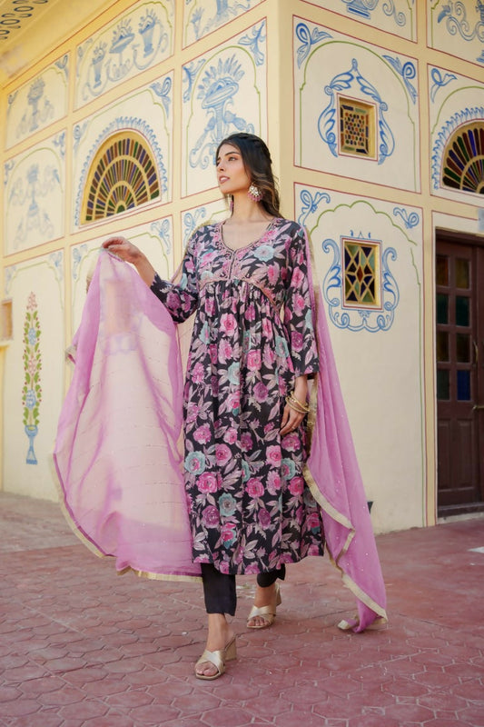 Vaasva Women Rani Muslin Embroidered Kurta, Pant & Dupatta Set | Swadesiicart