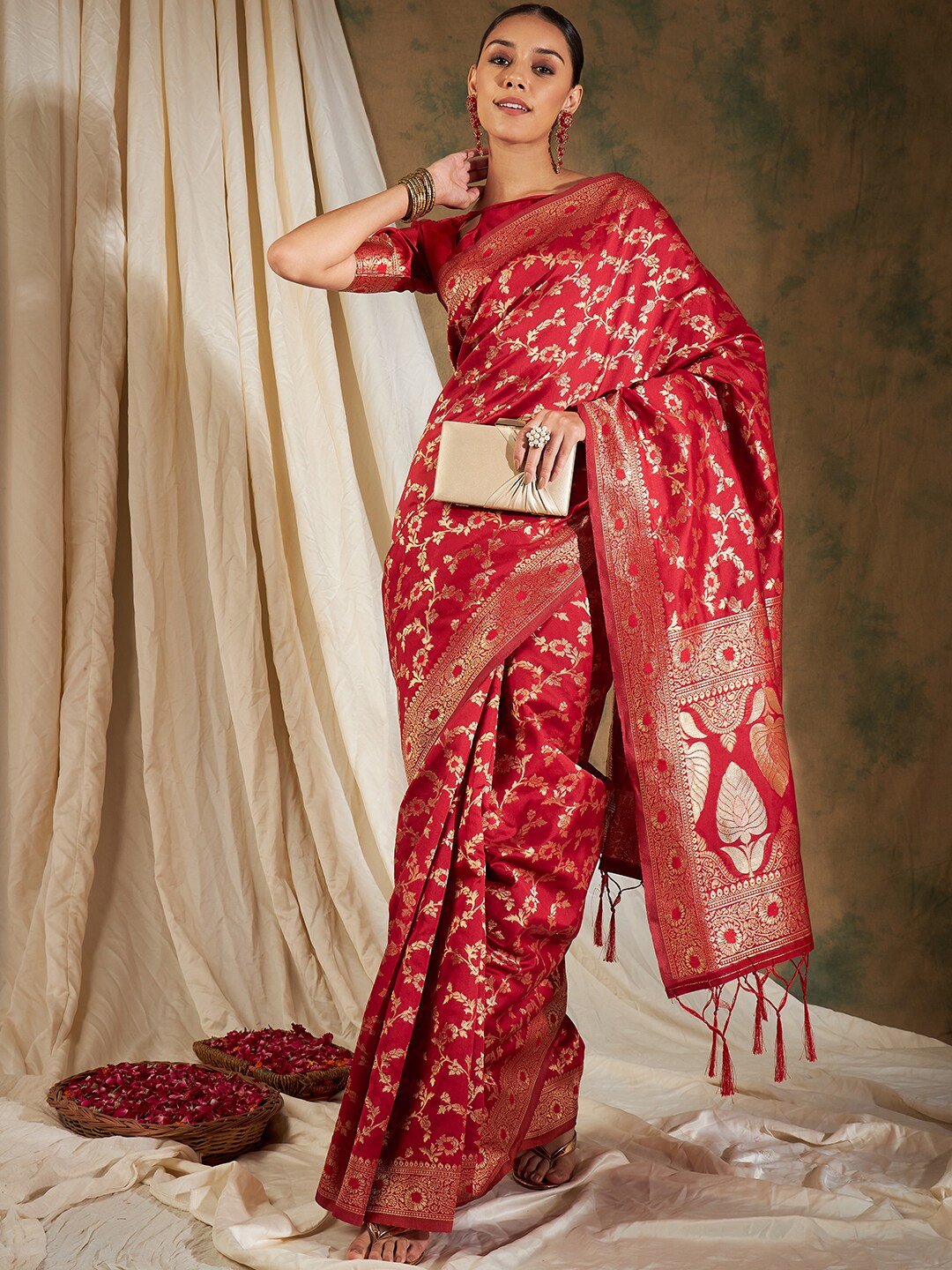 Sangria Red & Gold-Toned Floral Woven Design Zari Banarasi Saree | Swadesiicart
