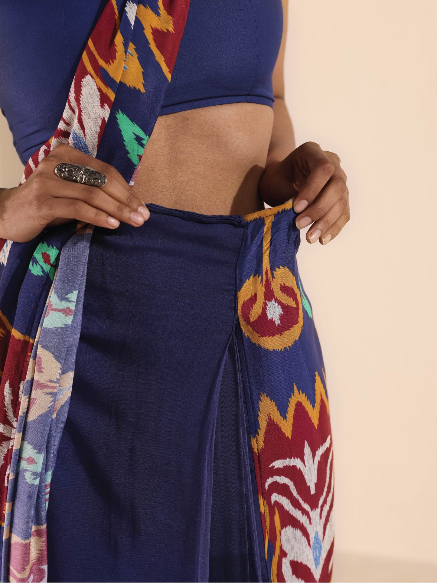 trueBrowns Purple Muslin Ikat Saree | Swadesiicart