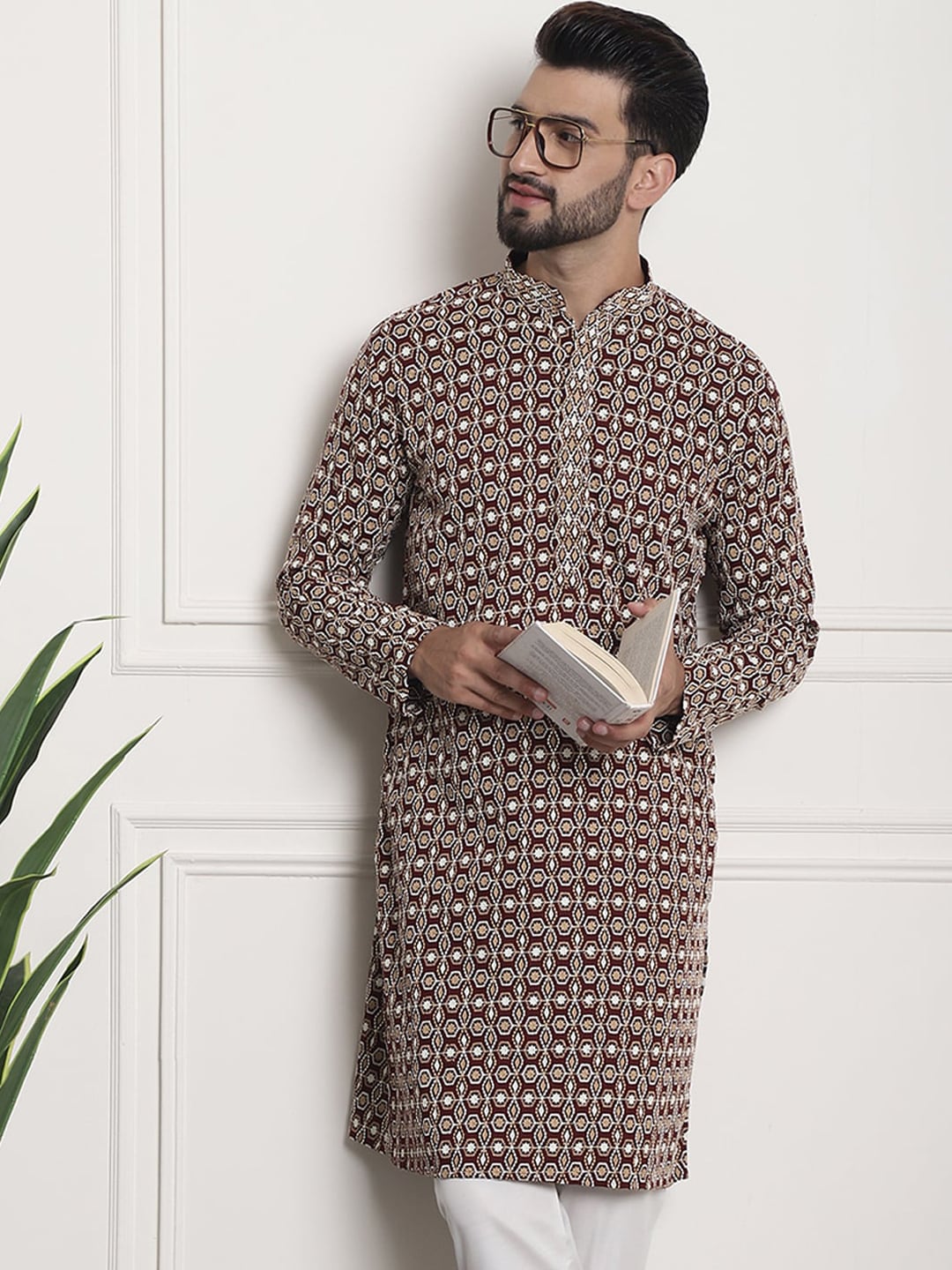 Sojanya Geometric Embroidered Mandarin Collar Kurta | Swadesiicart