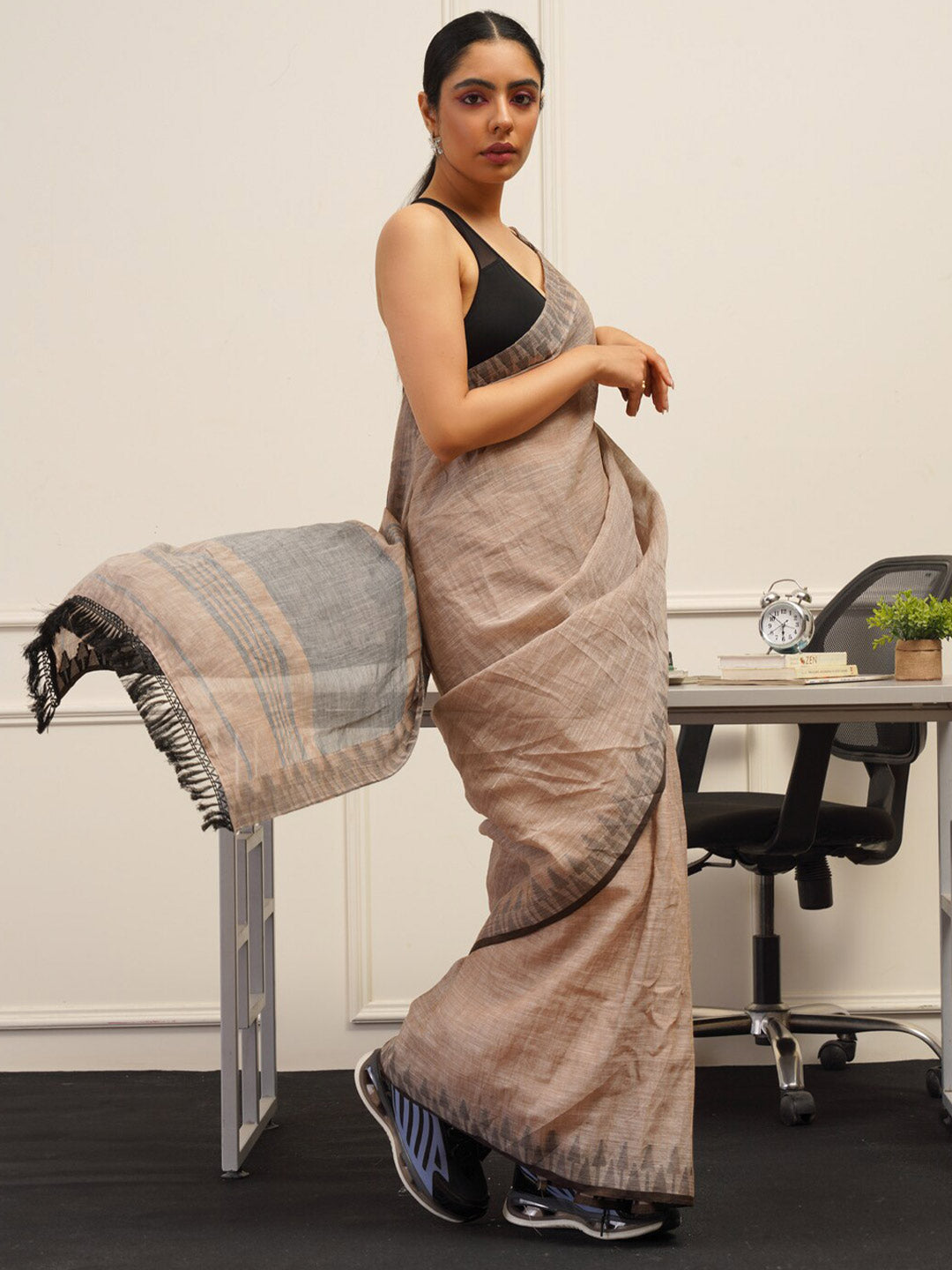 Tikhi Imli Brown Printed Woven Design Saree | Swadesiicart