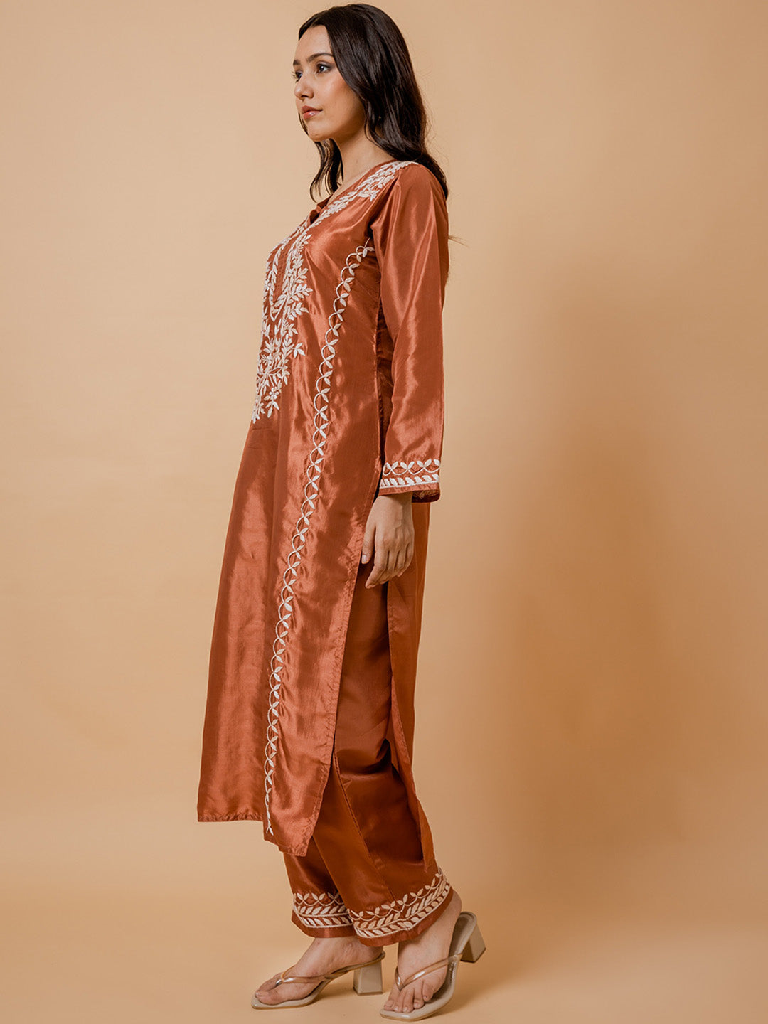 HOUSE OF KARI Floral Embroidered Silk Chikankari Kurta | Swadesiicart
