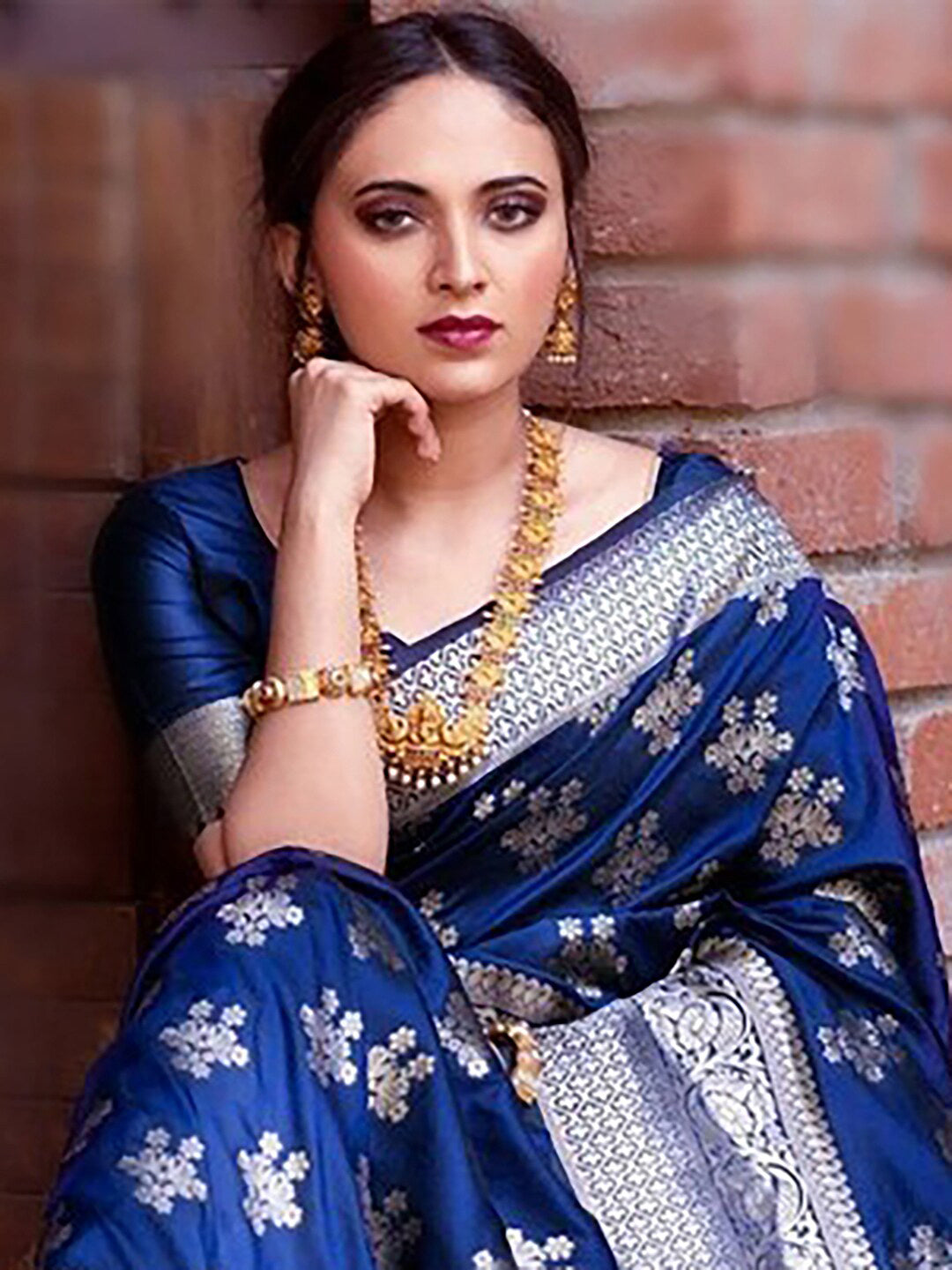 Kalini Floral Woven Design Zari Banarasi Saree | Swadesiicart