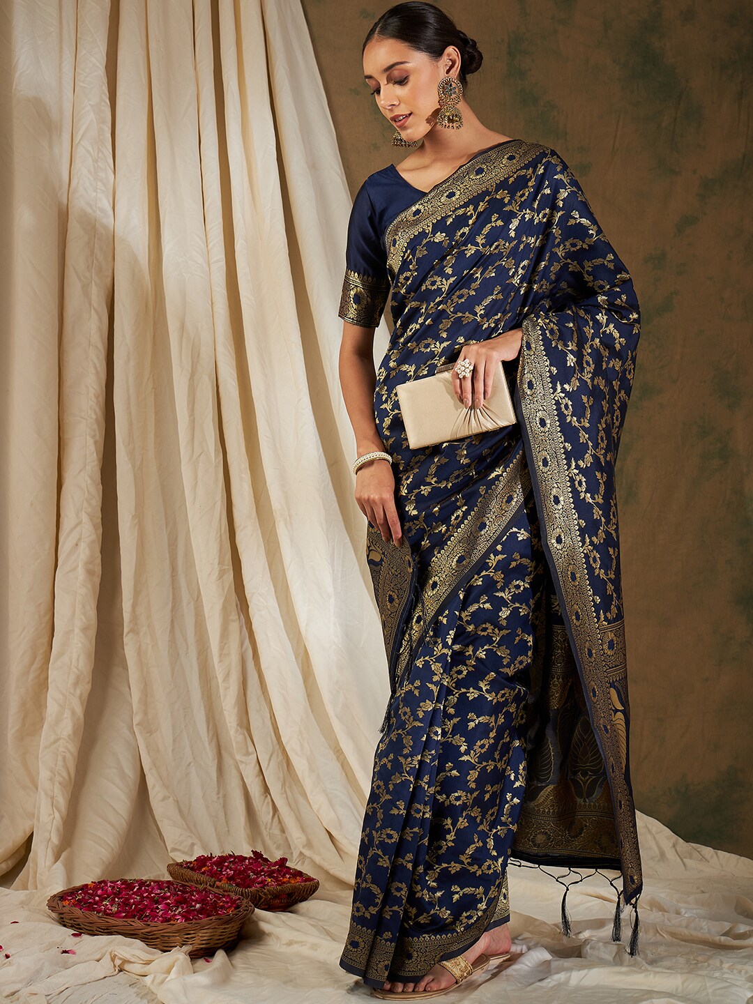 Sangria Navy Blue & Gold-Toned Floral Woven Design Zari Silk Blend Banarasi Saree | Swadesiicart