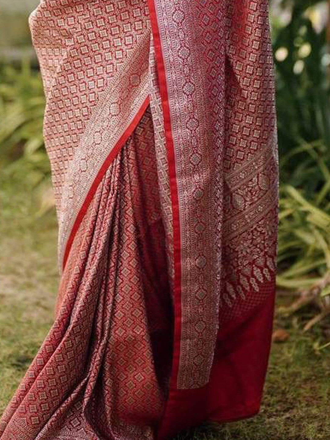 Kalini Ethnic Motifs Woven Design Zari Banarasi Saree | Swadesiicart