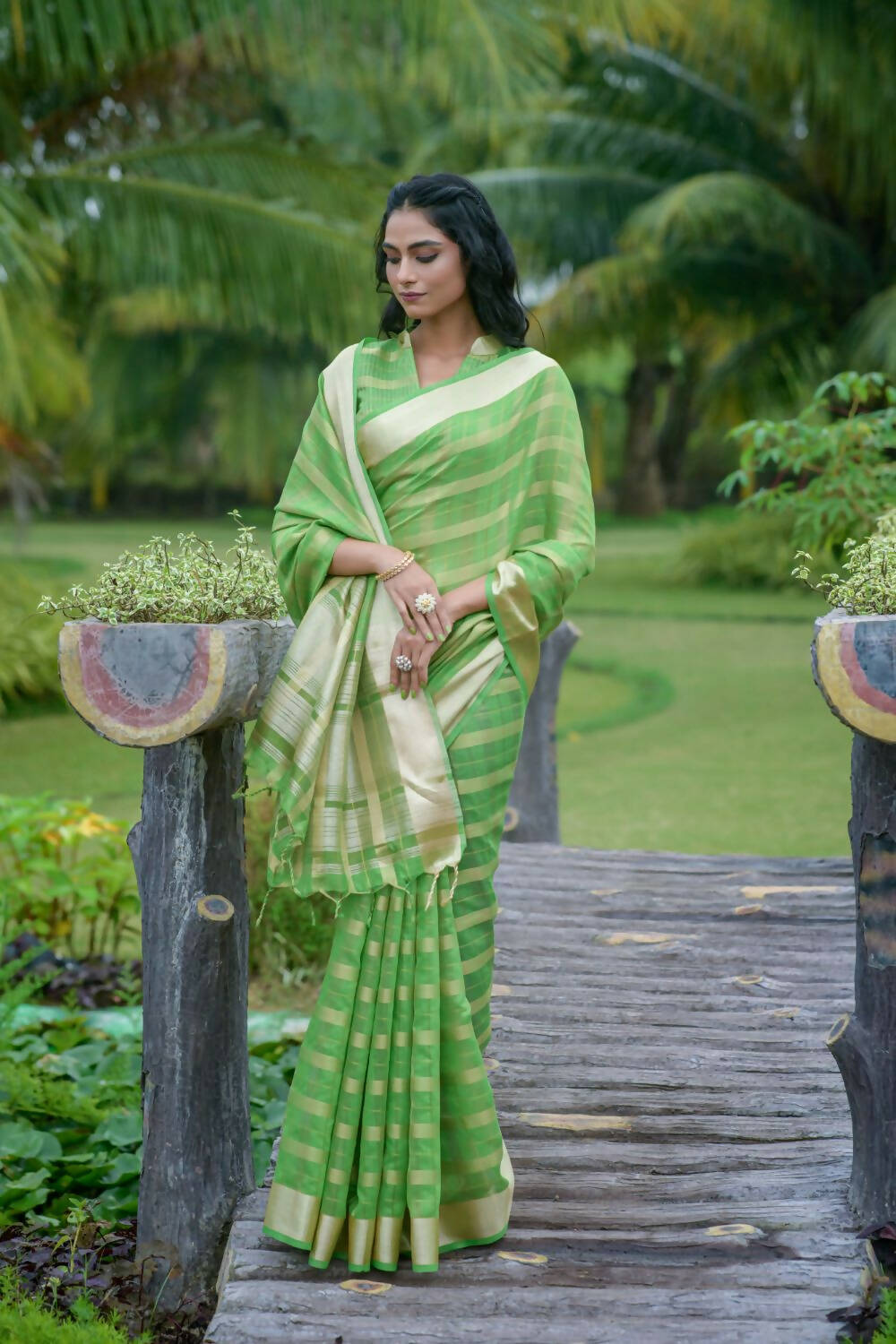 Vishnu Weaves Women's Green Organza Silk Zari Woven Saree with Blouse - Swadesiicart
