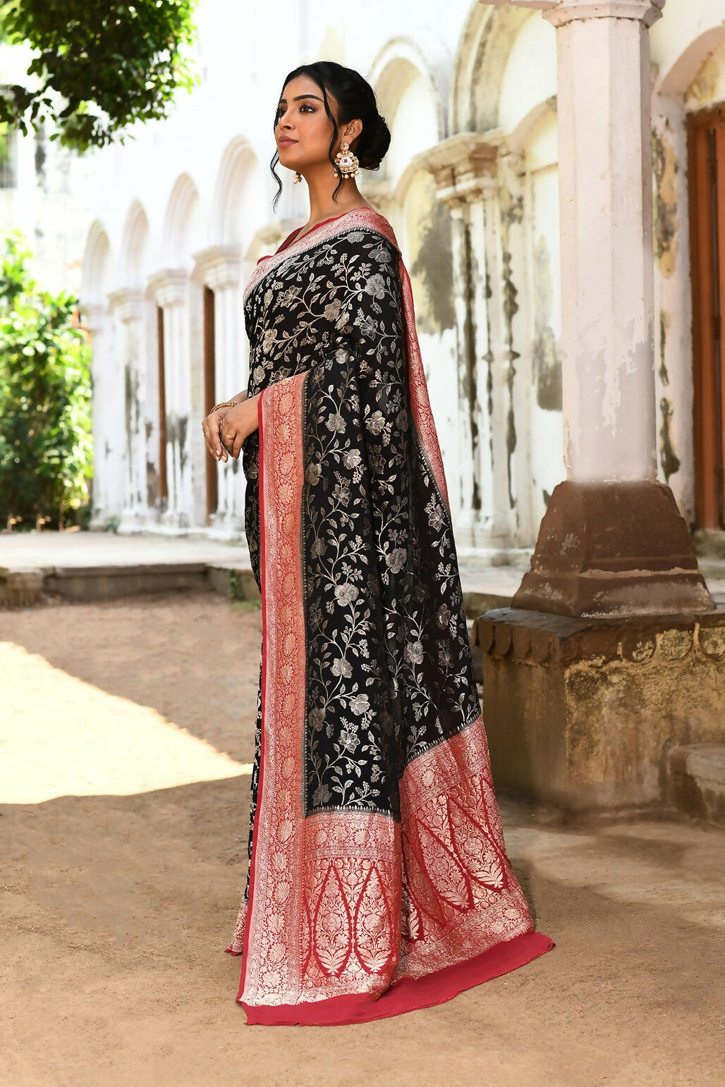 Joban Fashion Black Crepe Chiffon Pure Handloom Banarasi Silk Saree | Swadesiicart