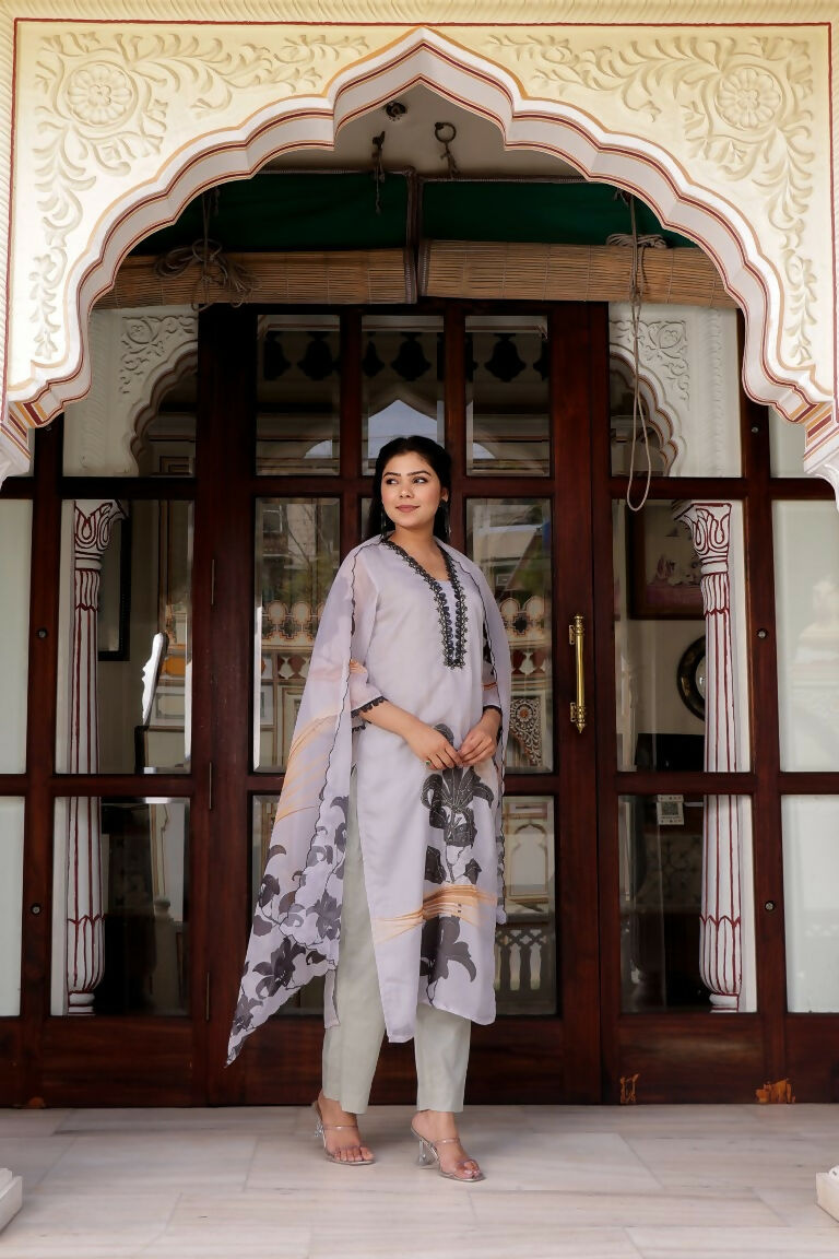 Vaasva Women Grey Tabby Slik Print & Embroidered Kurta, Pant & Dupatta Straight | Swadesiicart