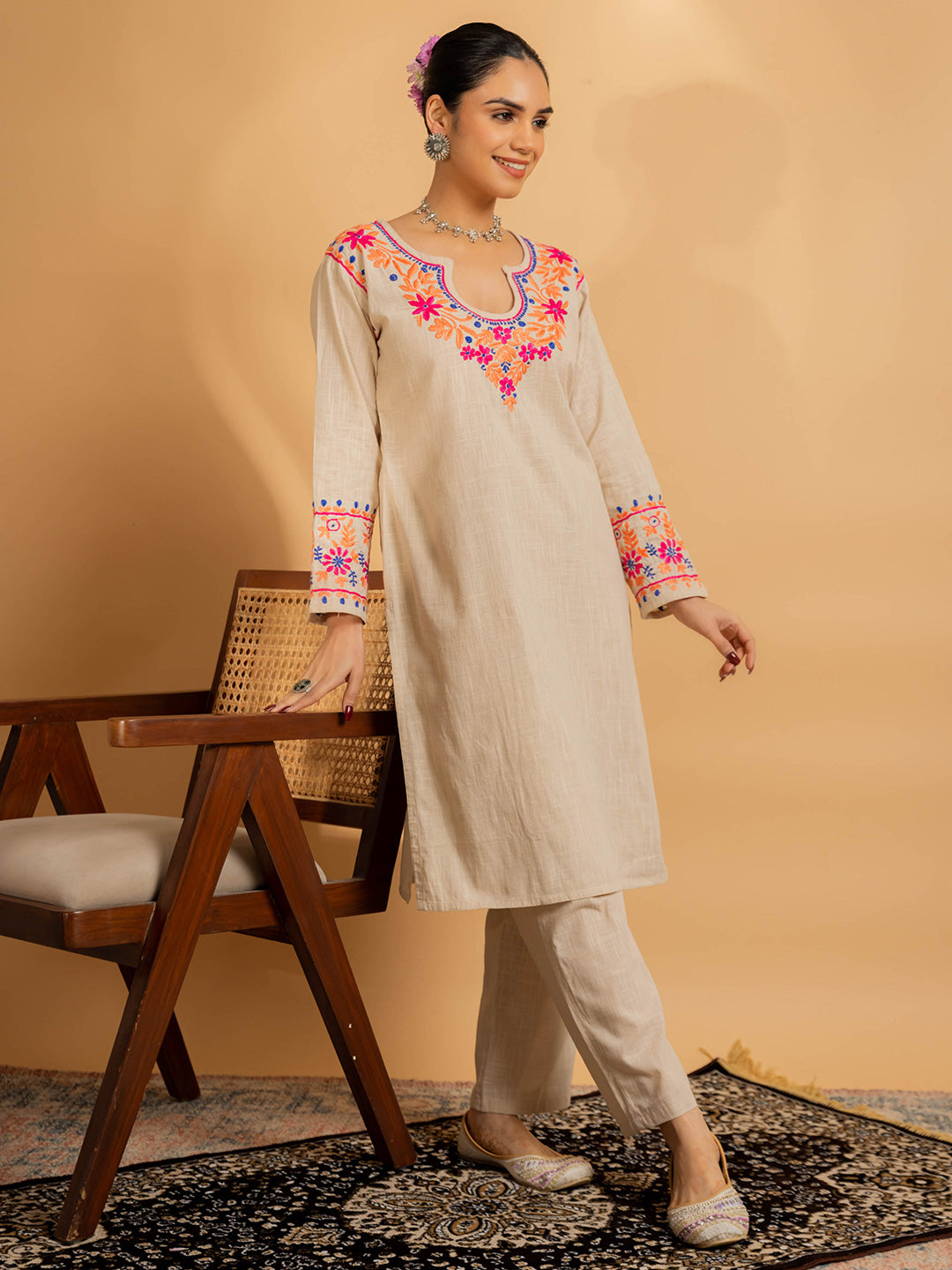 HOUSE OF KARI Floral Embroidered Chikankari Kurta With Palazzo | Swadesiicart