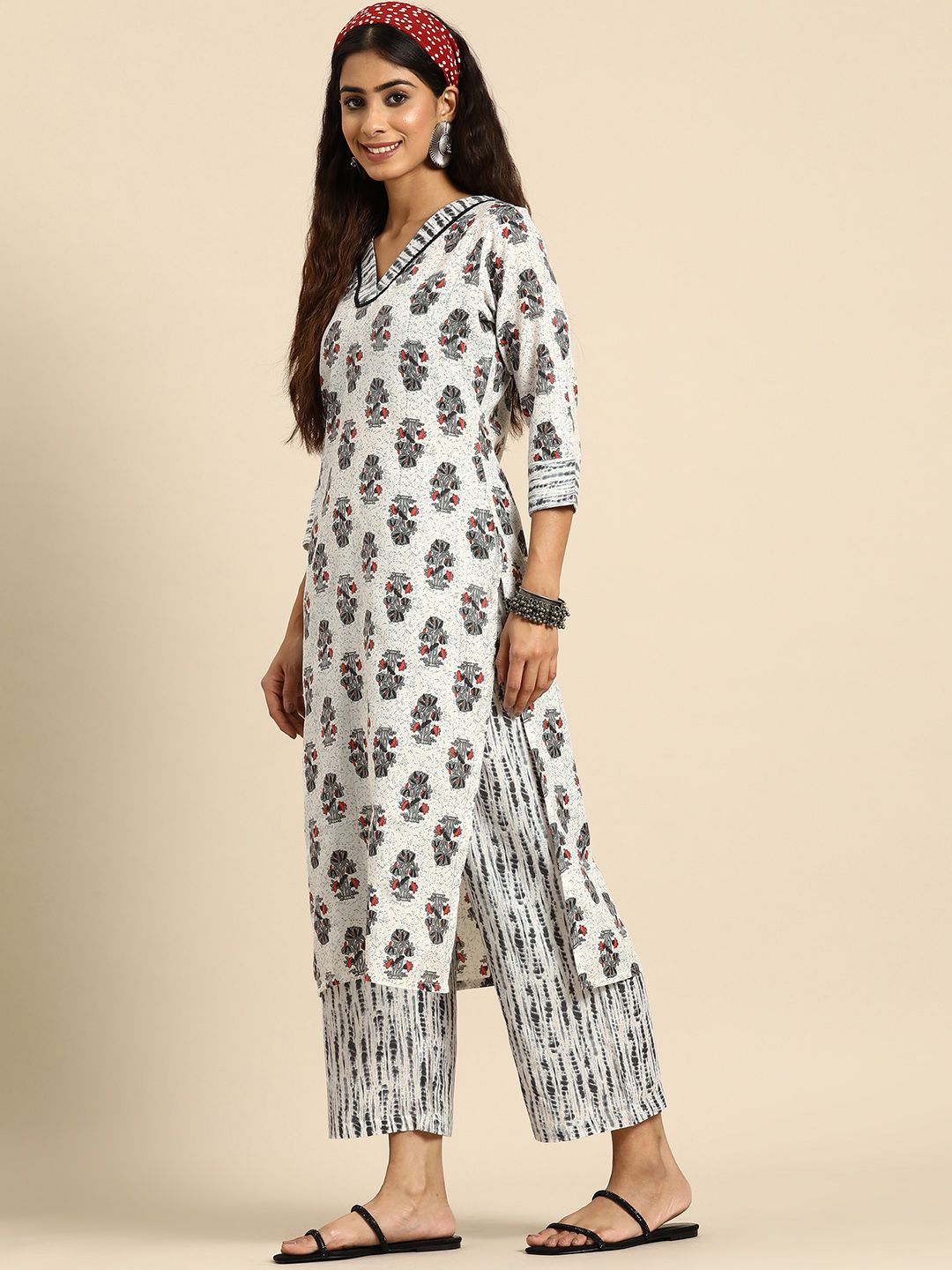 Sangria Women Floral Printed Regular Kurta with Palazzos & Belt - Swadesiicart