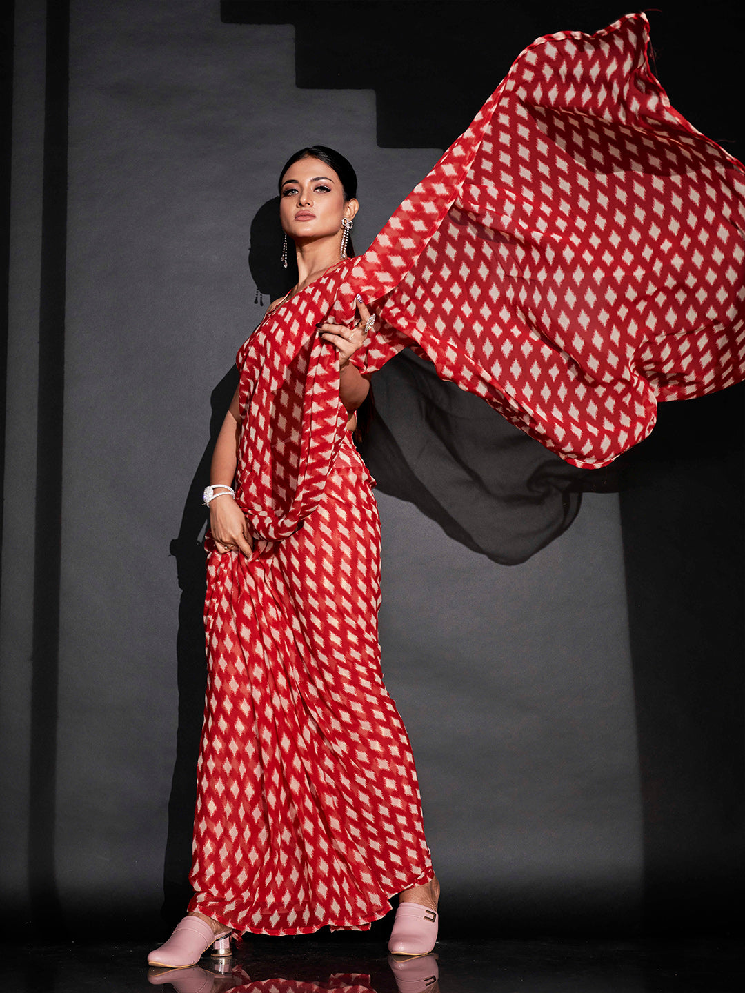 Tikhi Imli Ethnic Motifs Printed Ready To Wear Saree | Swadesiicart