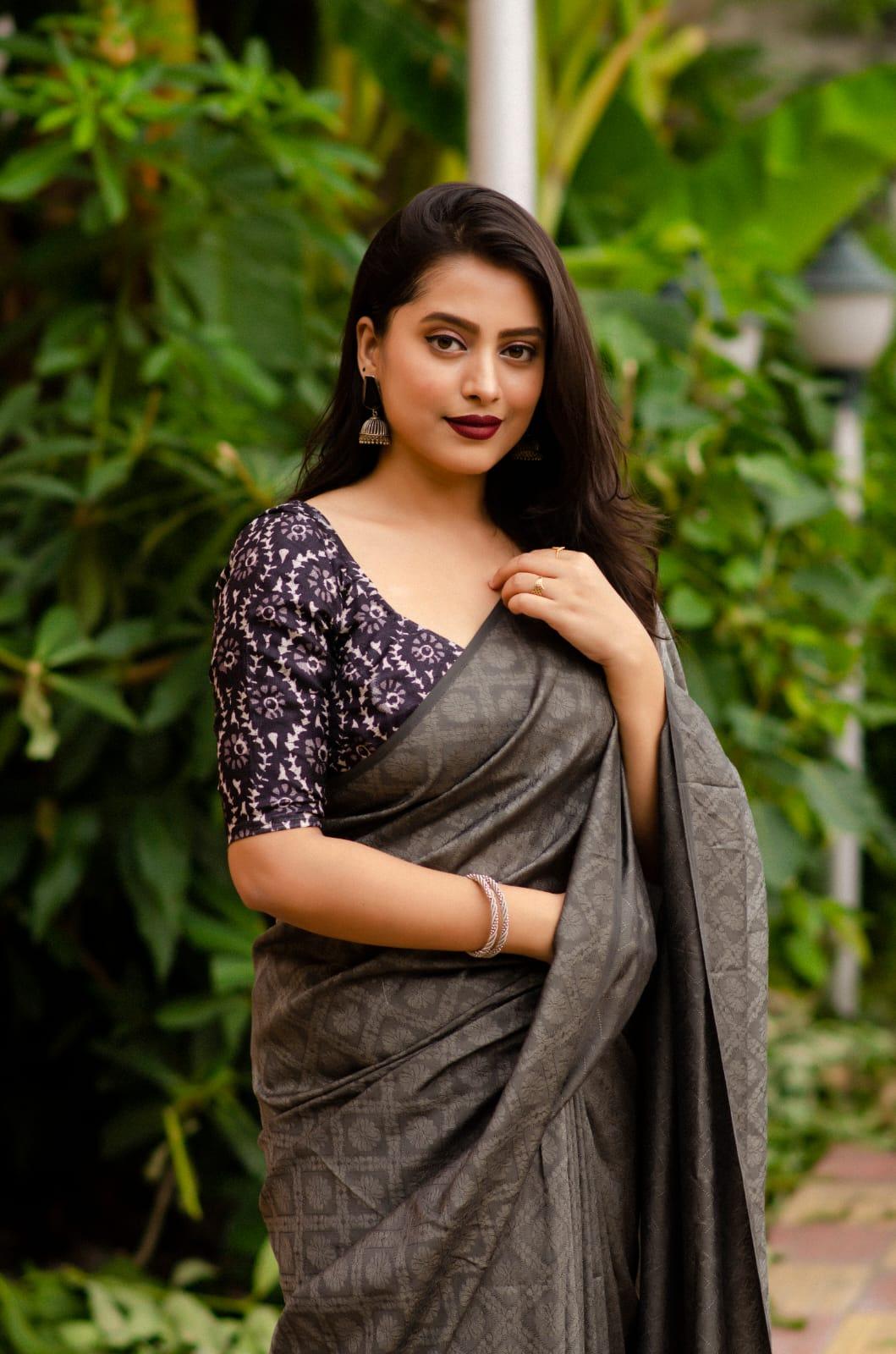 Grey Jute Silk Woven Design Saree with Unstitched Blouse - Hiral Fashion | Swadesiicart