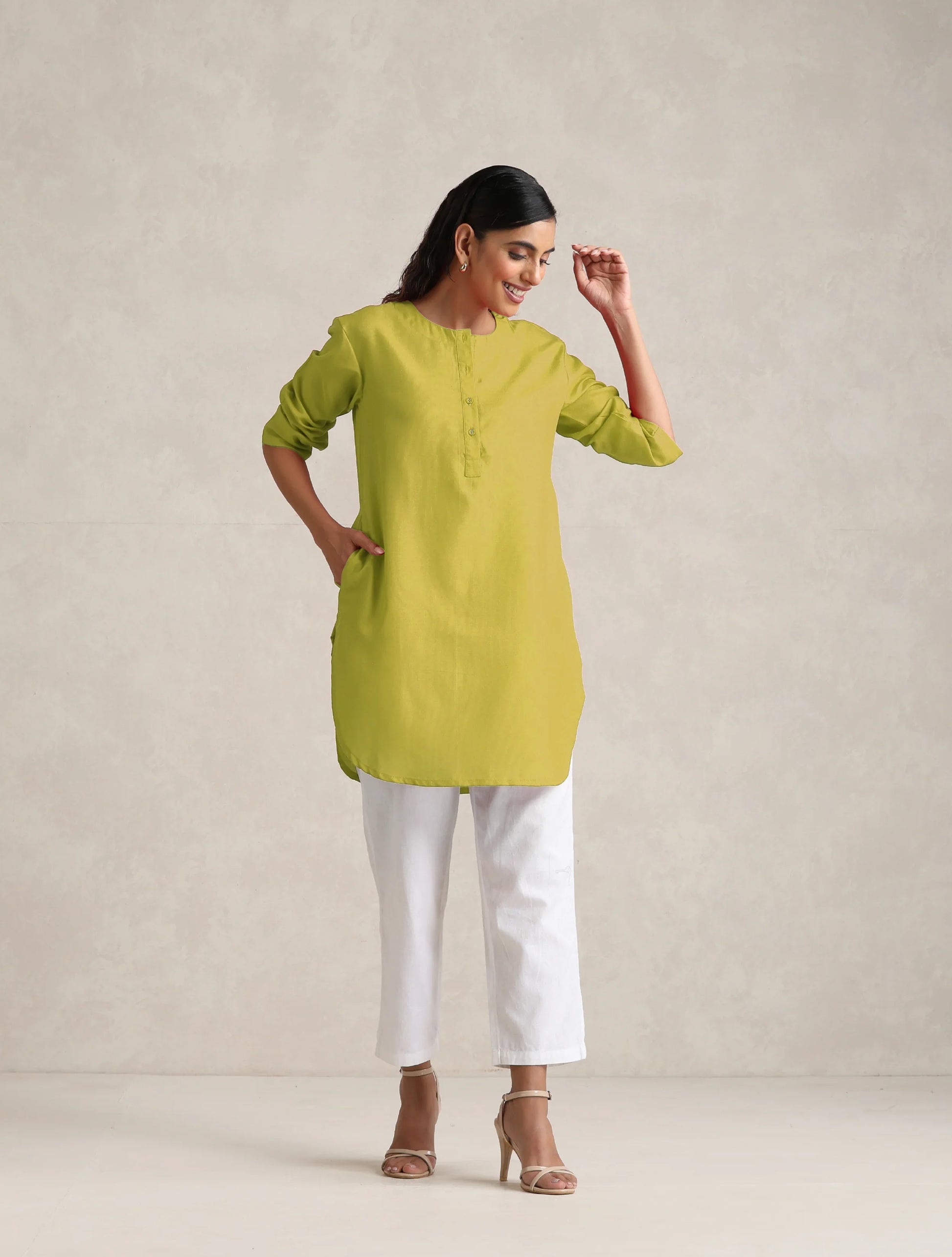 trueBrowns Lime Cotton Blend Short Kurta | Swadesiicart