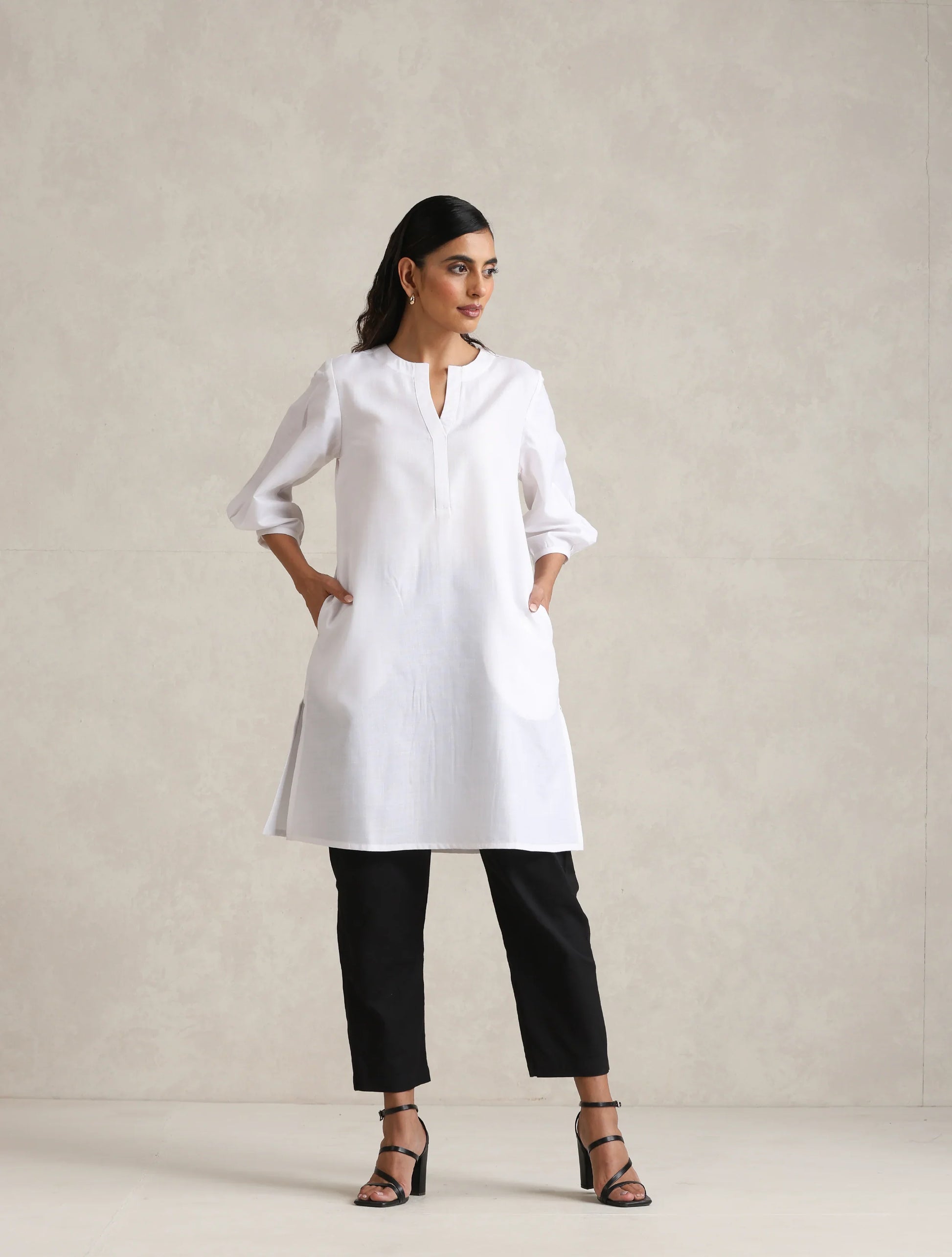trueBrowns White Cotton Blend Short Kurta | Swadesiicart
