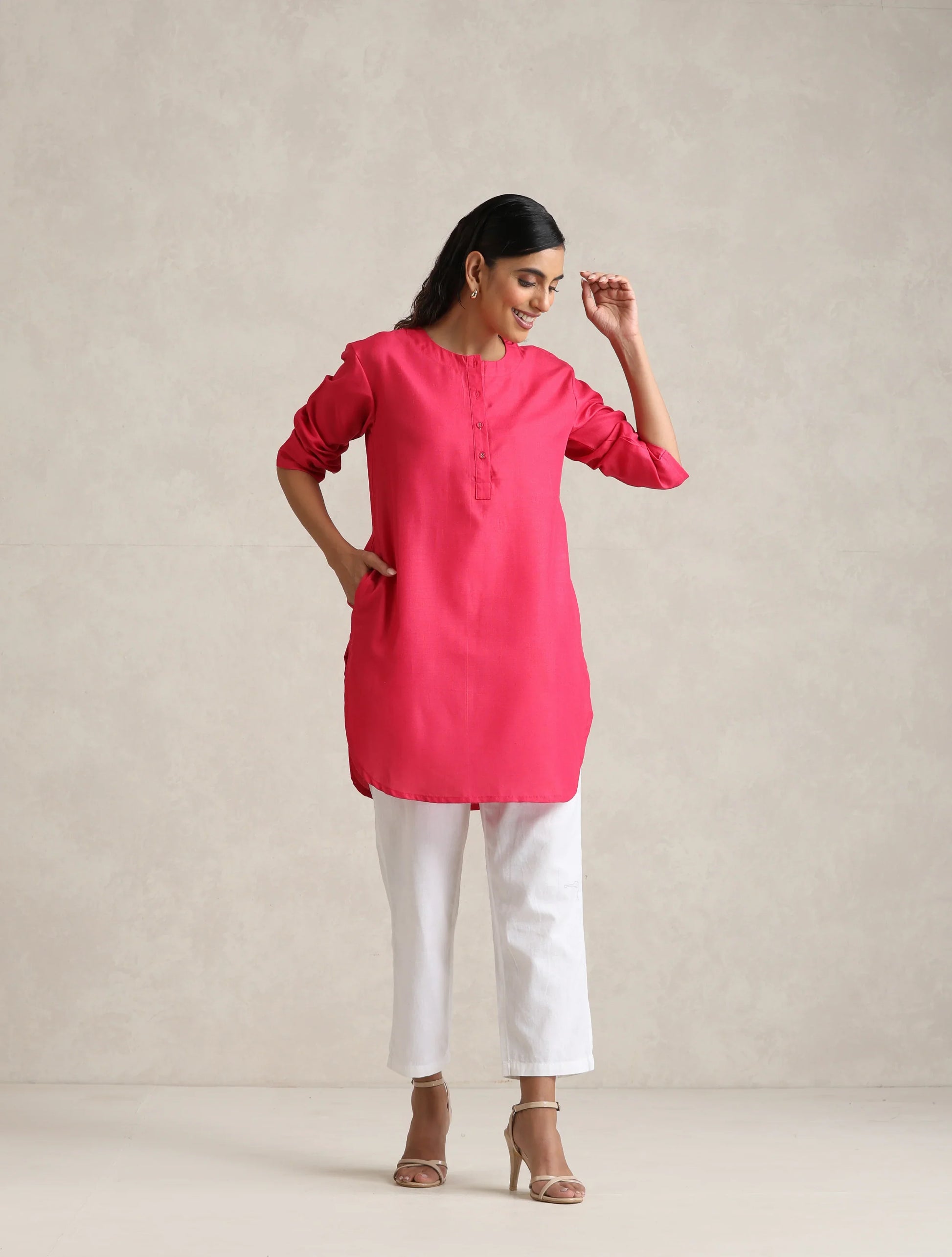 trueBrowns Fuchsia Cotton Blend Short Kurta | Swadesiicart