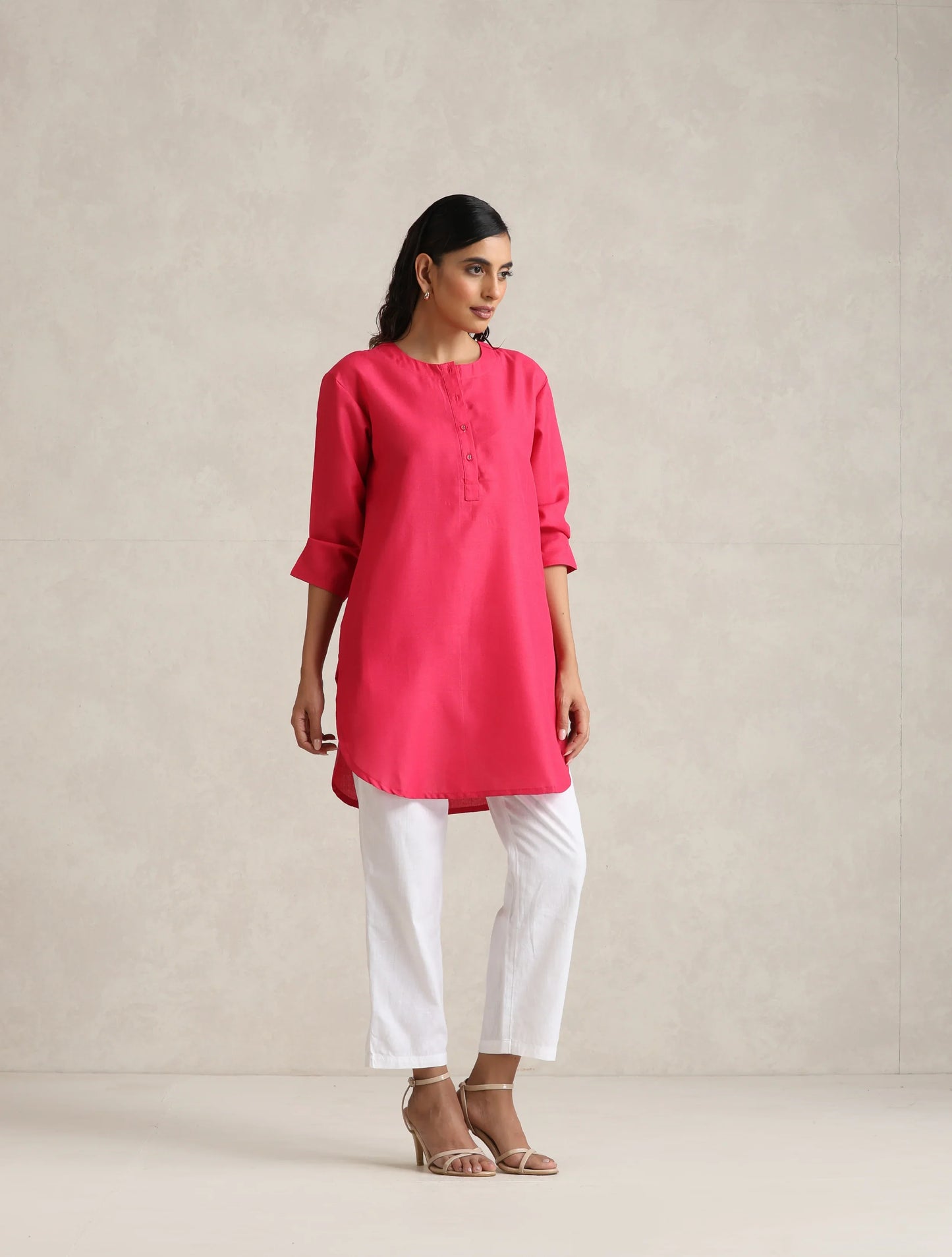 trueBrowns Fuchsia Cotton Blend Short Kurta | Swadesiicart