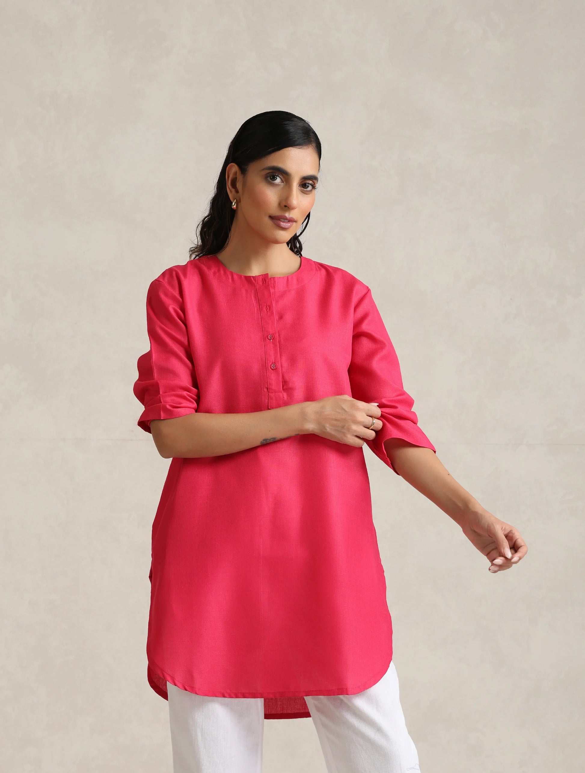 trueBrowns Fuchsia Cotton Blend Short Kurta | Swadesiicart