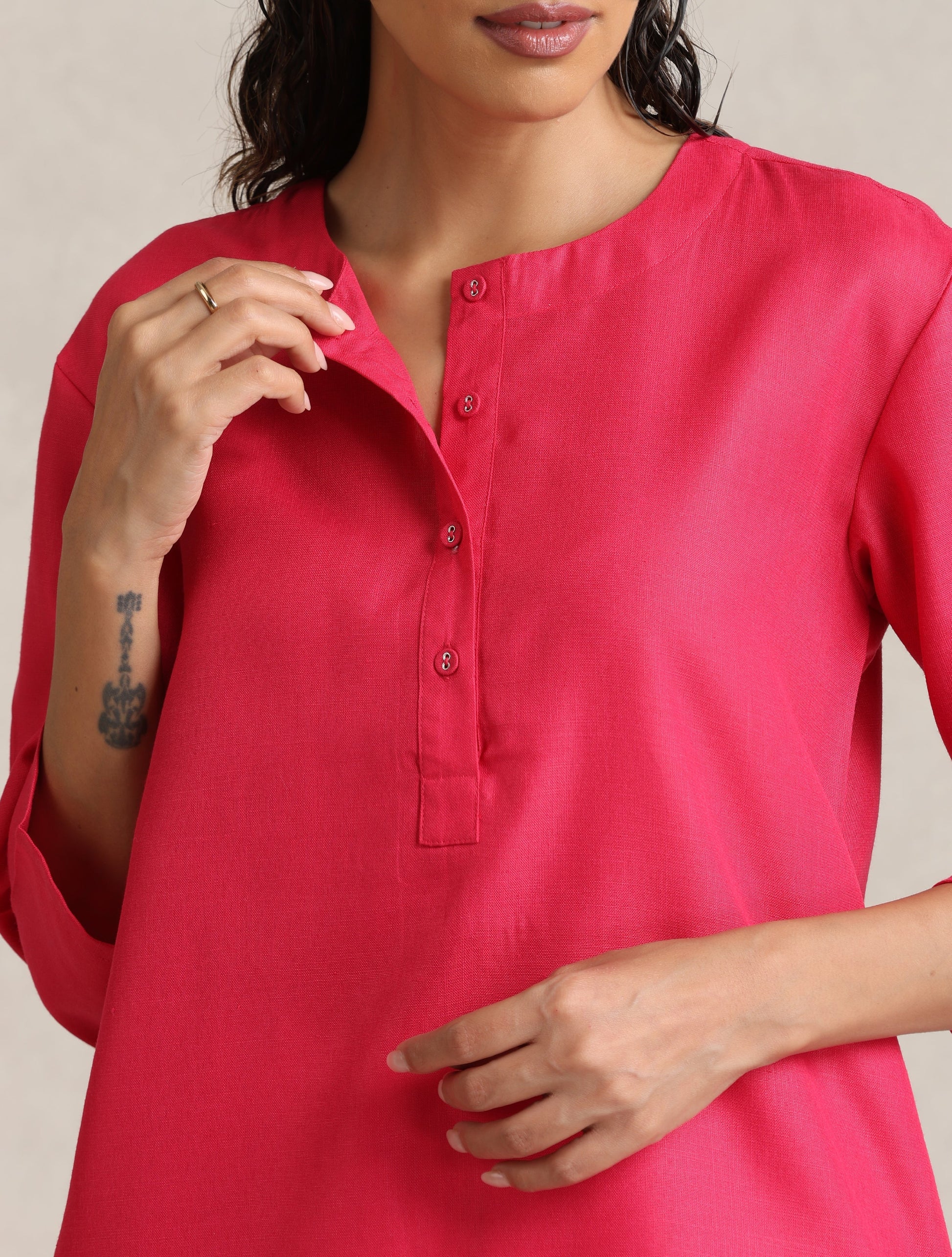 trueBrowns Fuchsia Cotton Blend Short Kurta | Swadesiicart