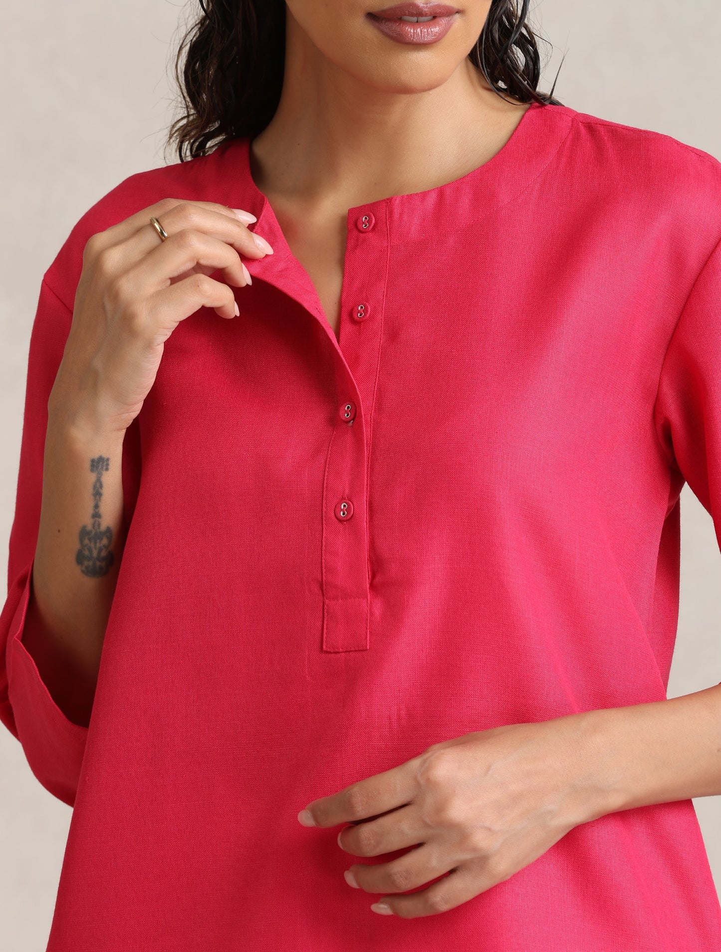 trueBrowns Fuchsia Cotton Blend Short Kurta | Swadesiicart