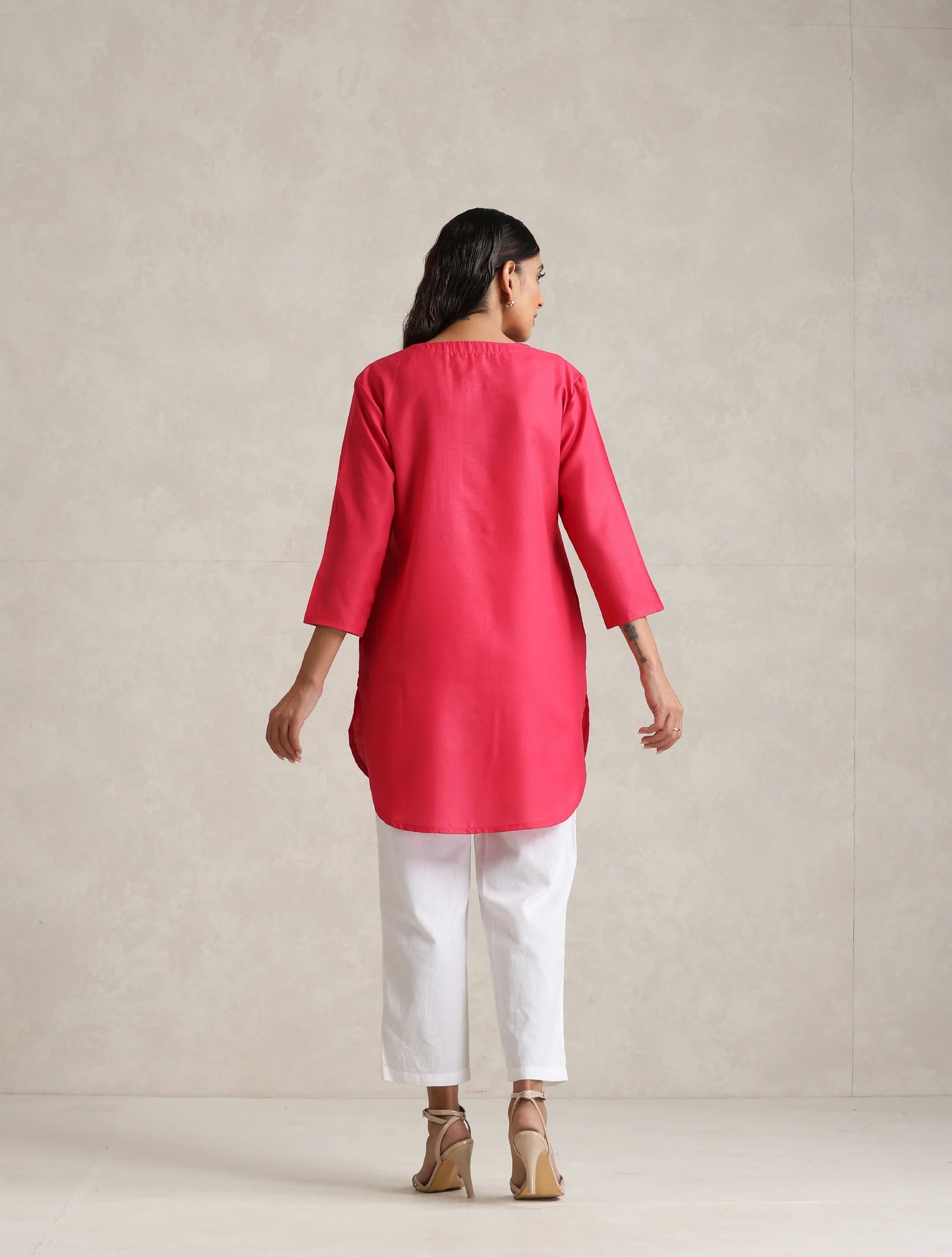 trueBrowns Fuchsia Cotton Blend Short Kurta | Swadesiicart