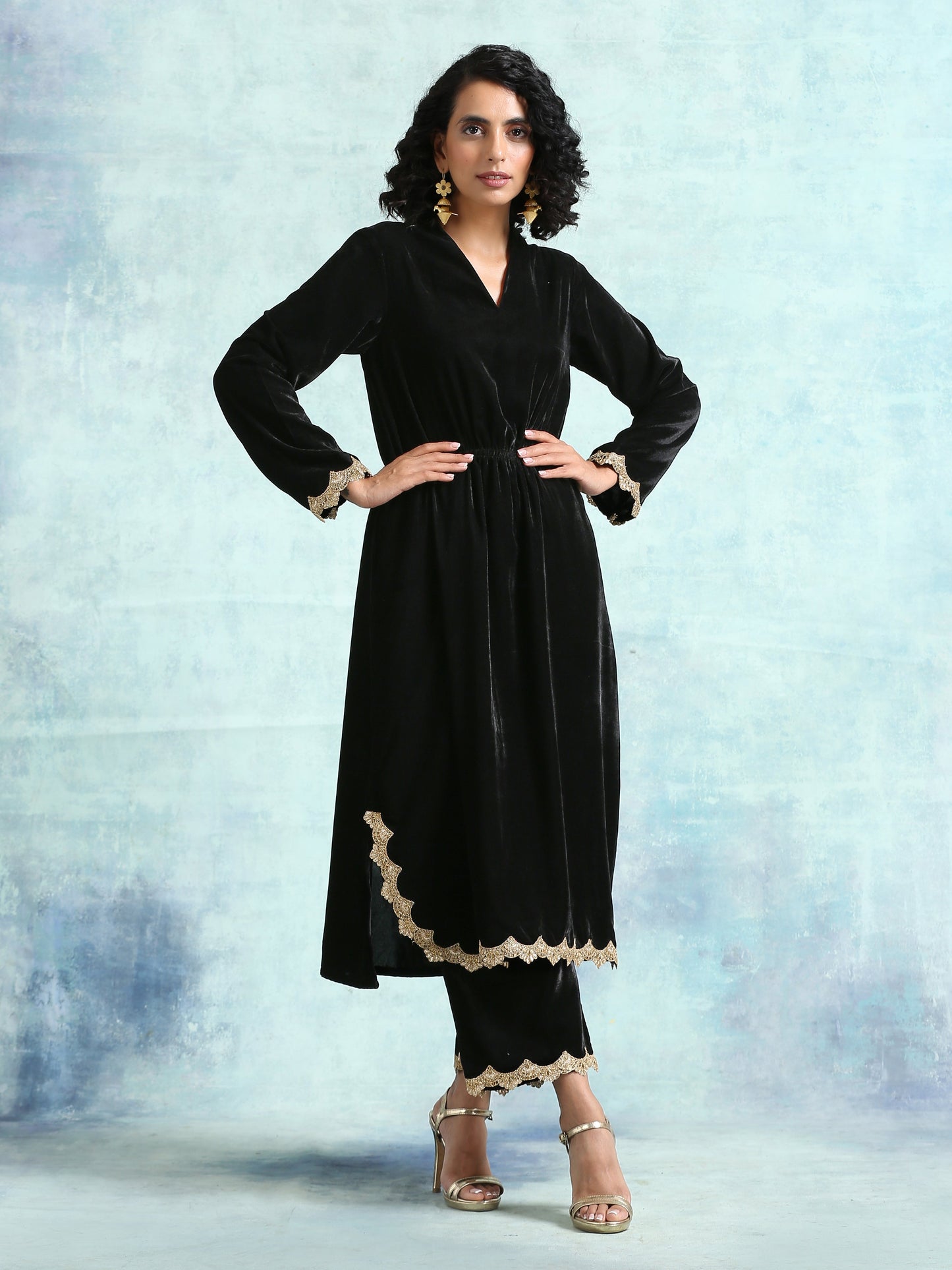 trueBrowns Black Velvet Lace Kurta | Swadesiicart