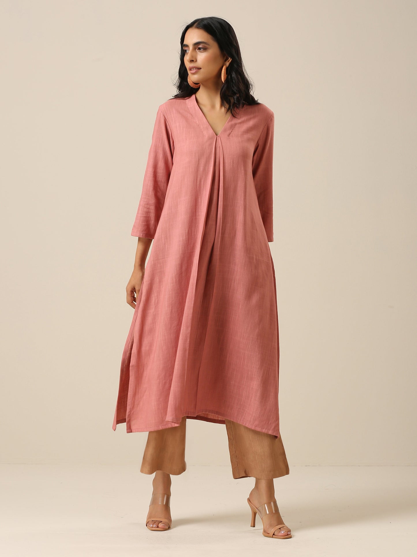 trueBrowns Light Mauve Slub Texture Neck Pleat Kurta Pant Set | Swadesiicart