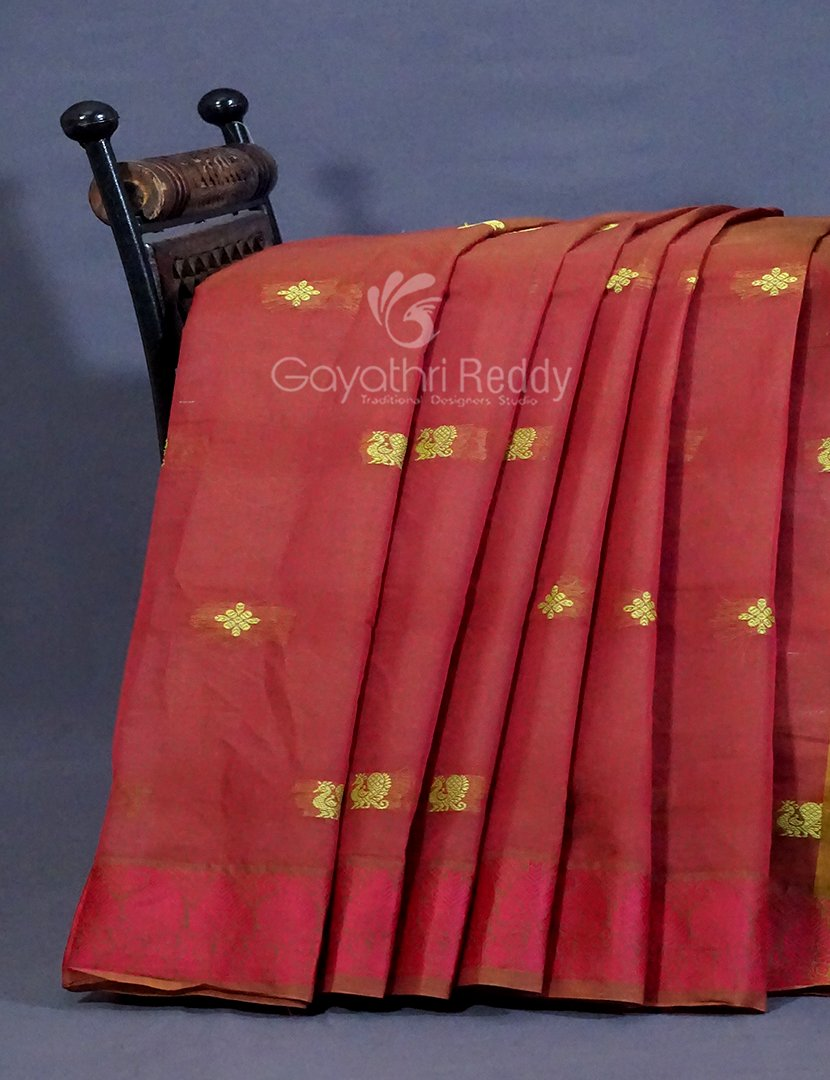 Kalanetha Shades of Red Rust Pure Kanchi Cotton Saree With Kanchi Traditional Border By Gayathri Reddy Designer Studio | Swadesiicart