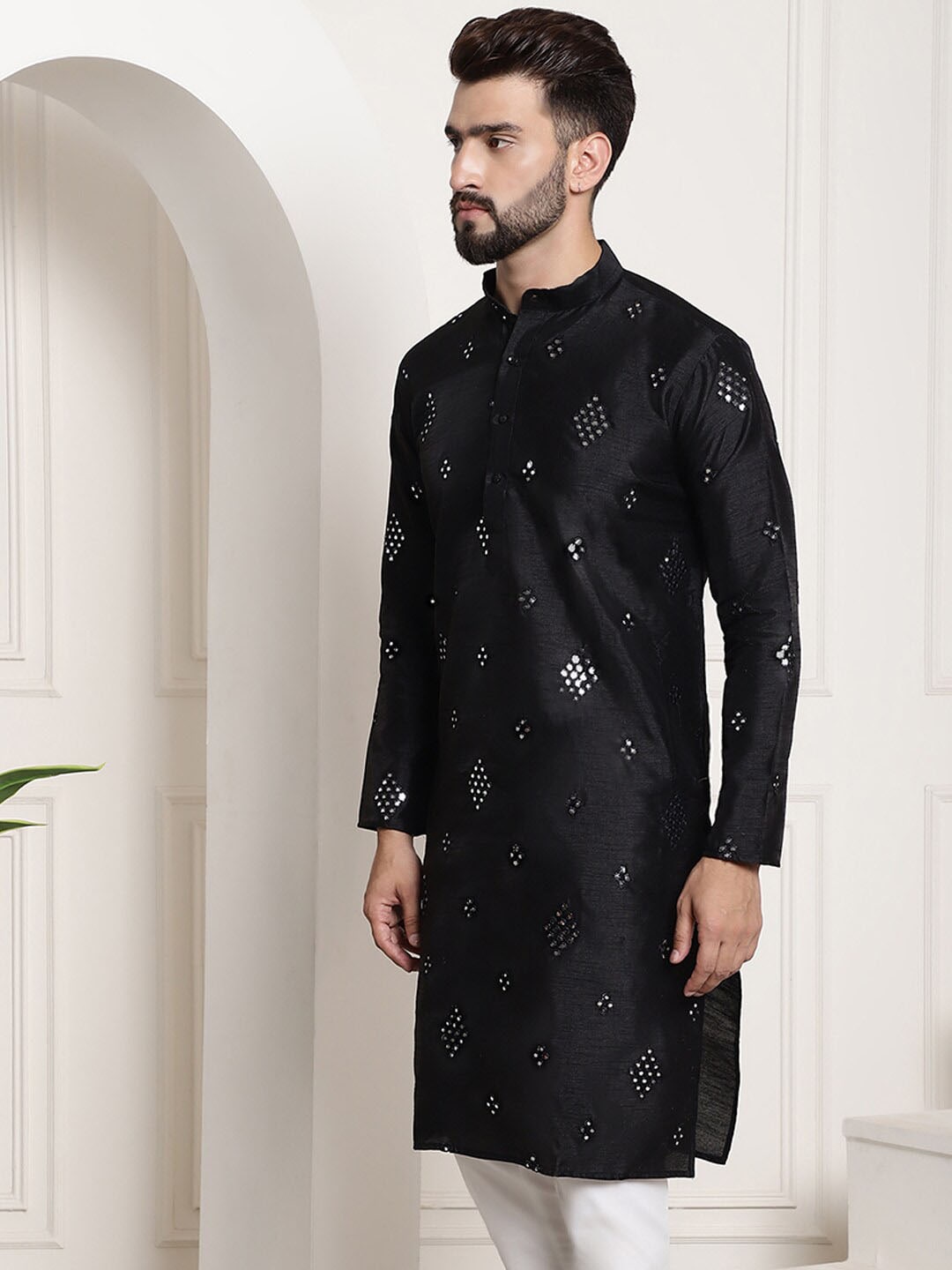 Sojanya Ethnic Motifs Embroidered Thread Work Kurta | Swadesiicart