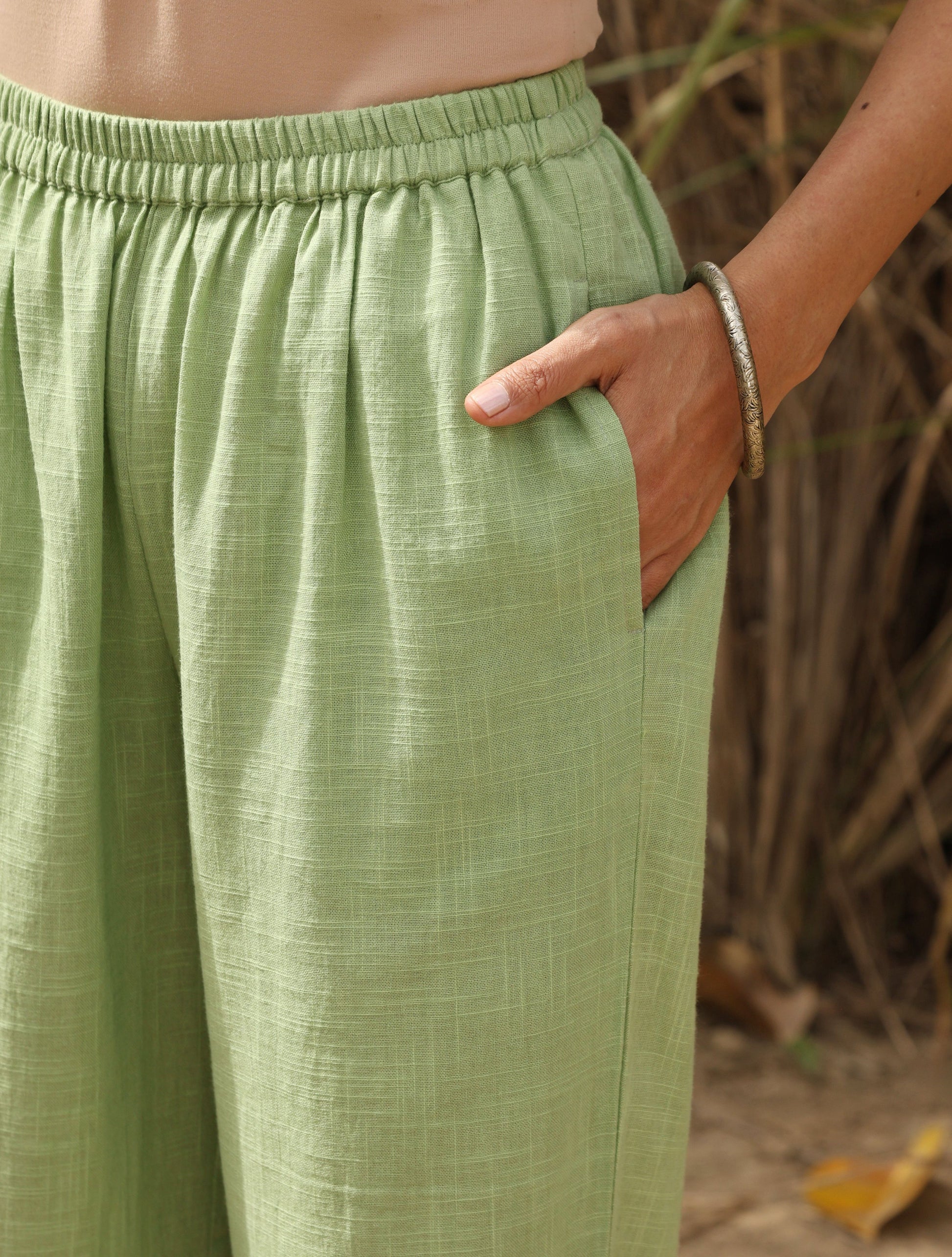 trueBrowns Green Cotton Dobby Embroidered Kurta Set | Swadesiicart