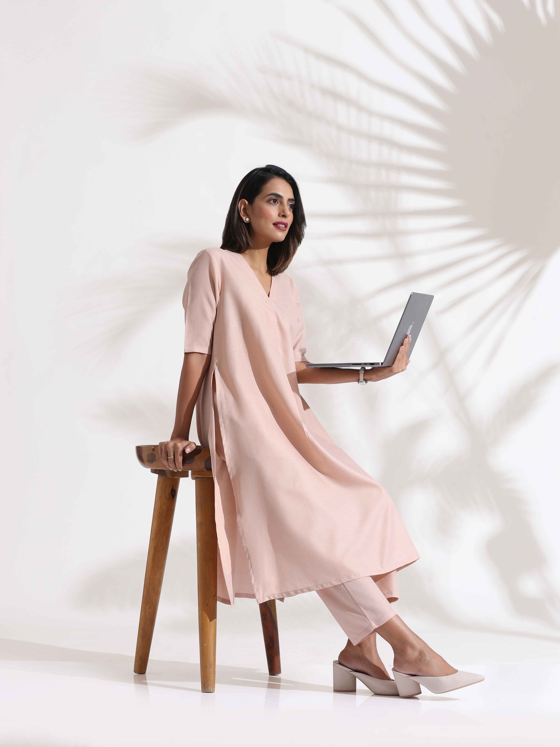 trueBrowns Light Pink Slub Kurta Set | Swadesiicart