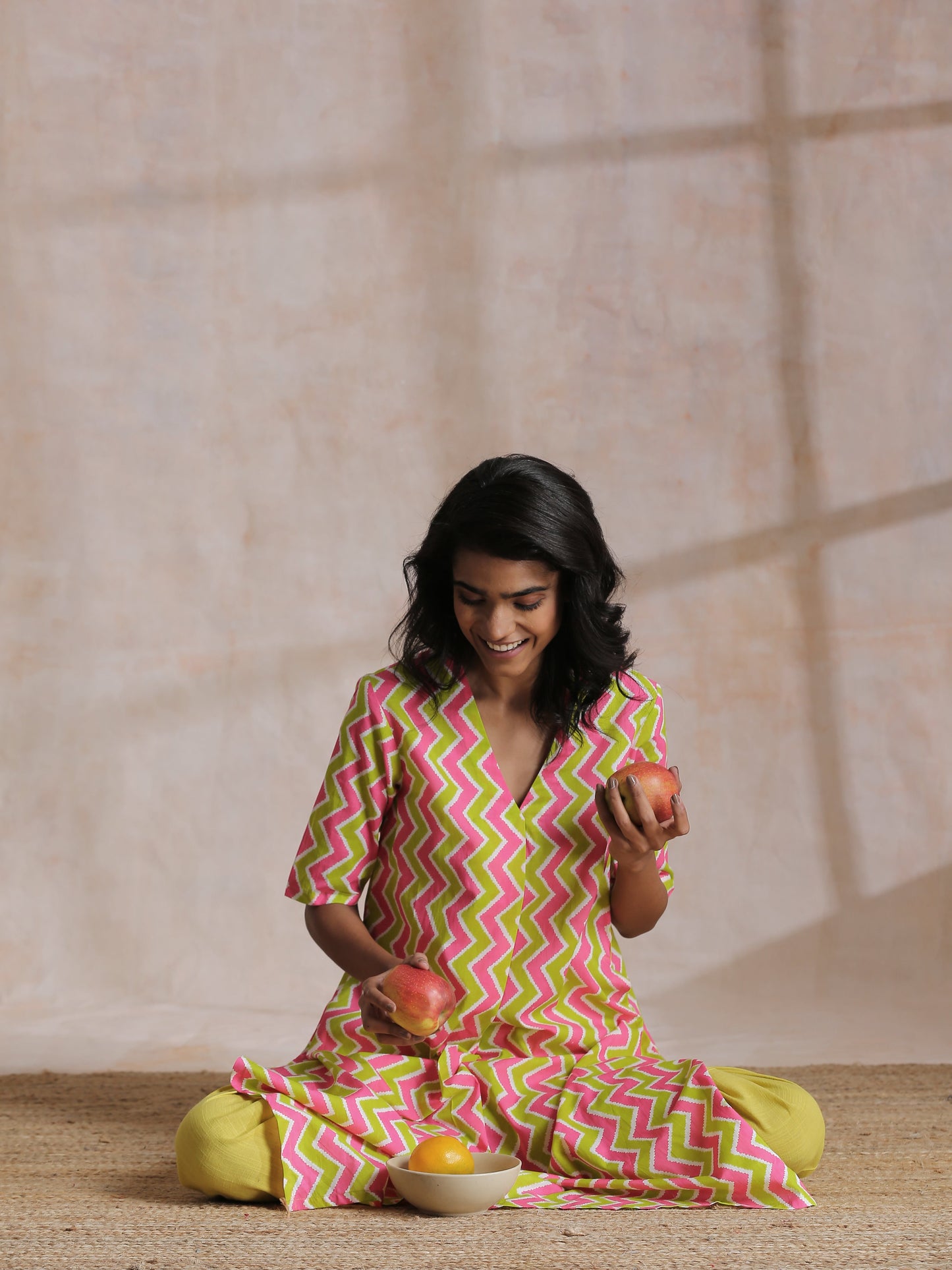 trueBrowns Lime Pink Zig-Zag Lines Print Cotton Kurta Pant Set | Swadesiicart