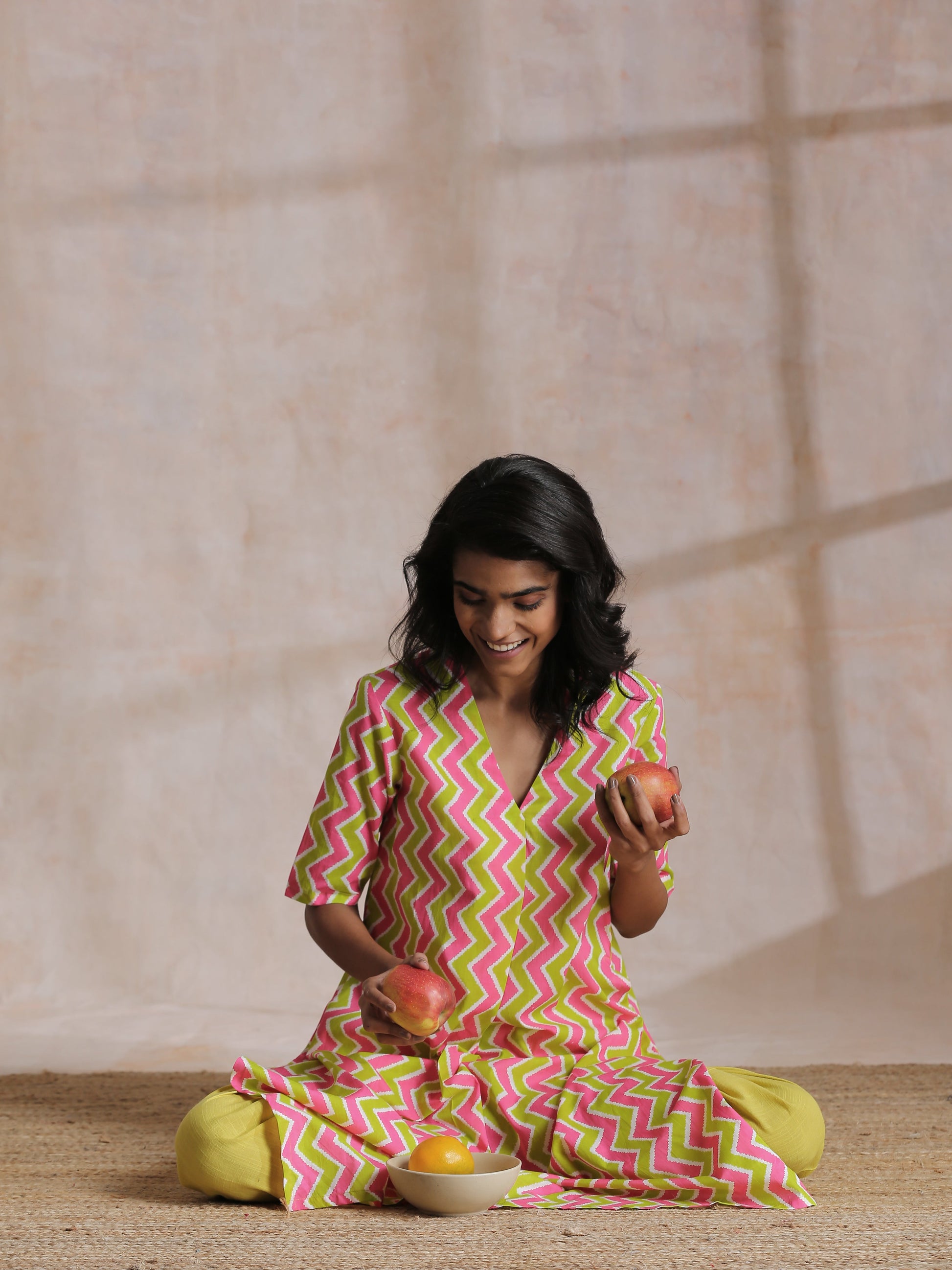 trueBrowns Lime Pink Zig-Zag Lines Print Cotton Kurta Pant Set | Swadesiicart
